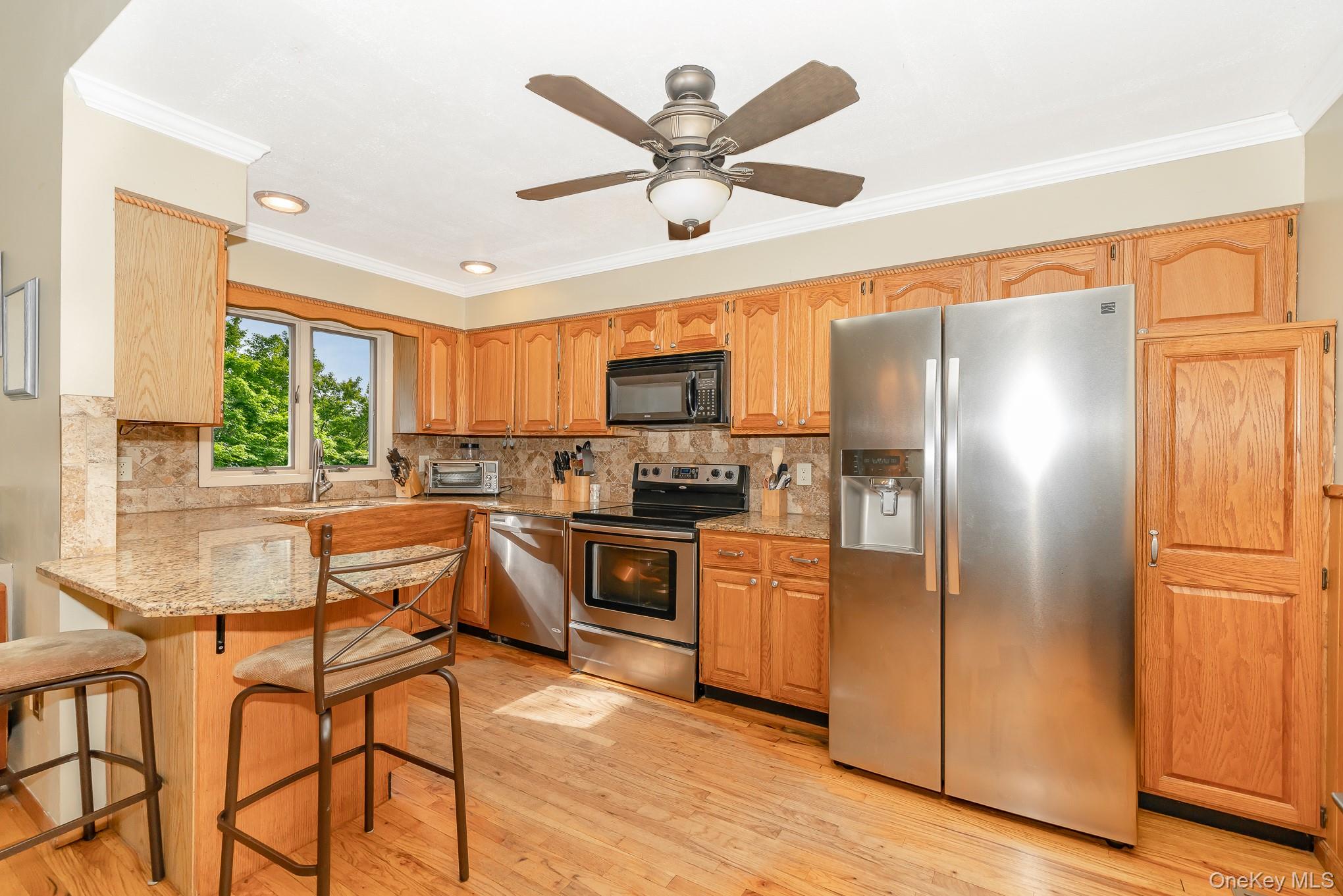 8 Sunset Lane E, Miller Place, NY 11764