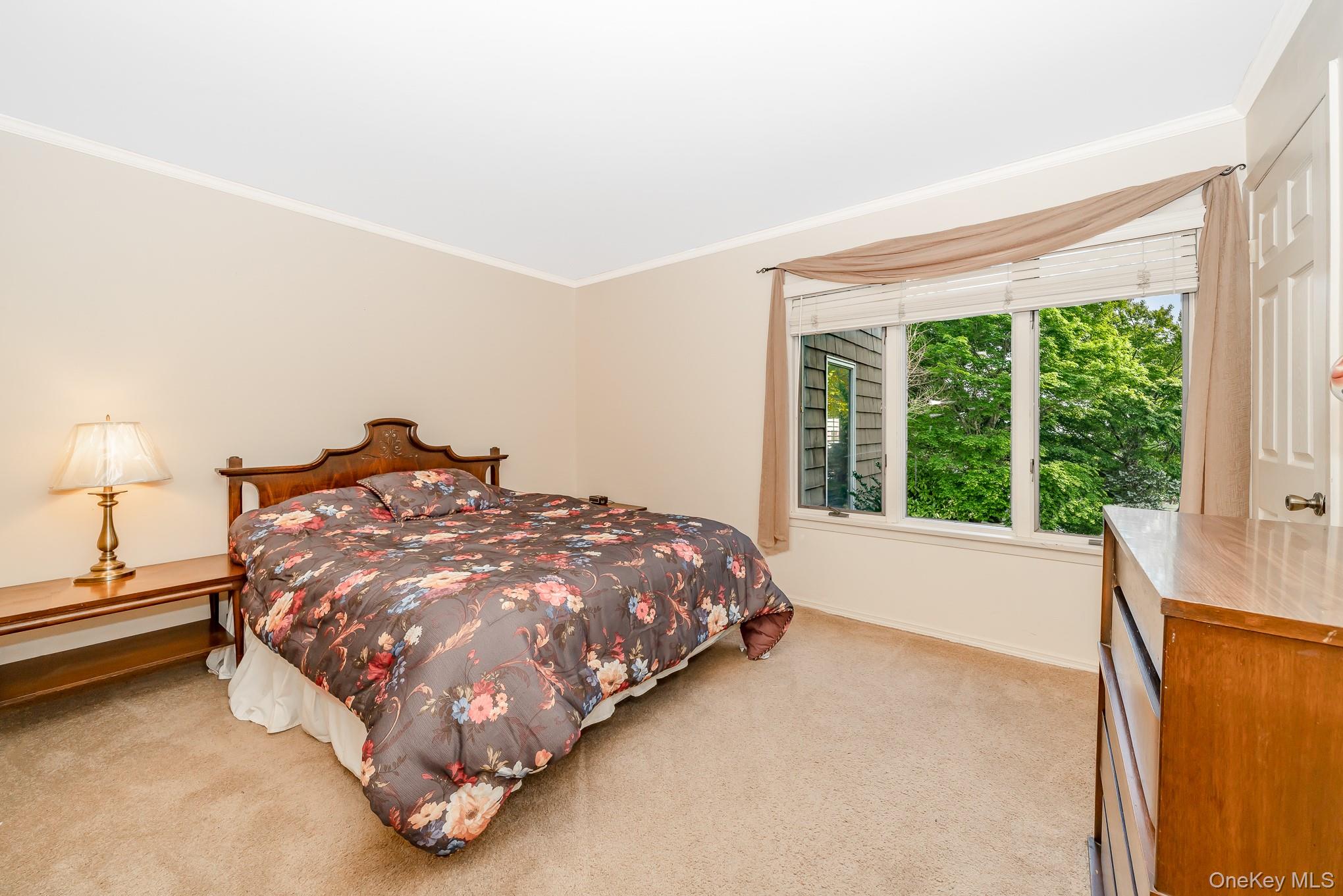 8 Sunset Lane E, Miller Place, NY 11764