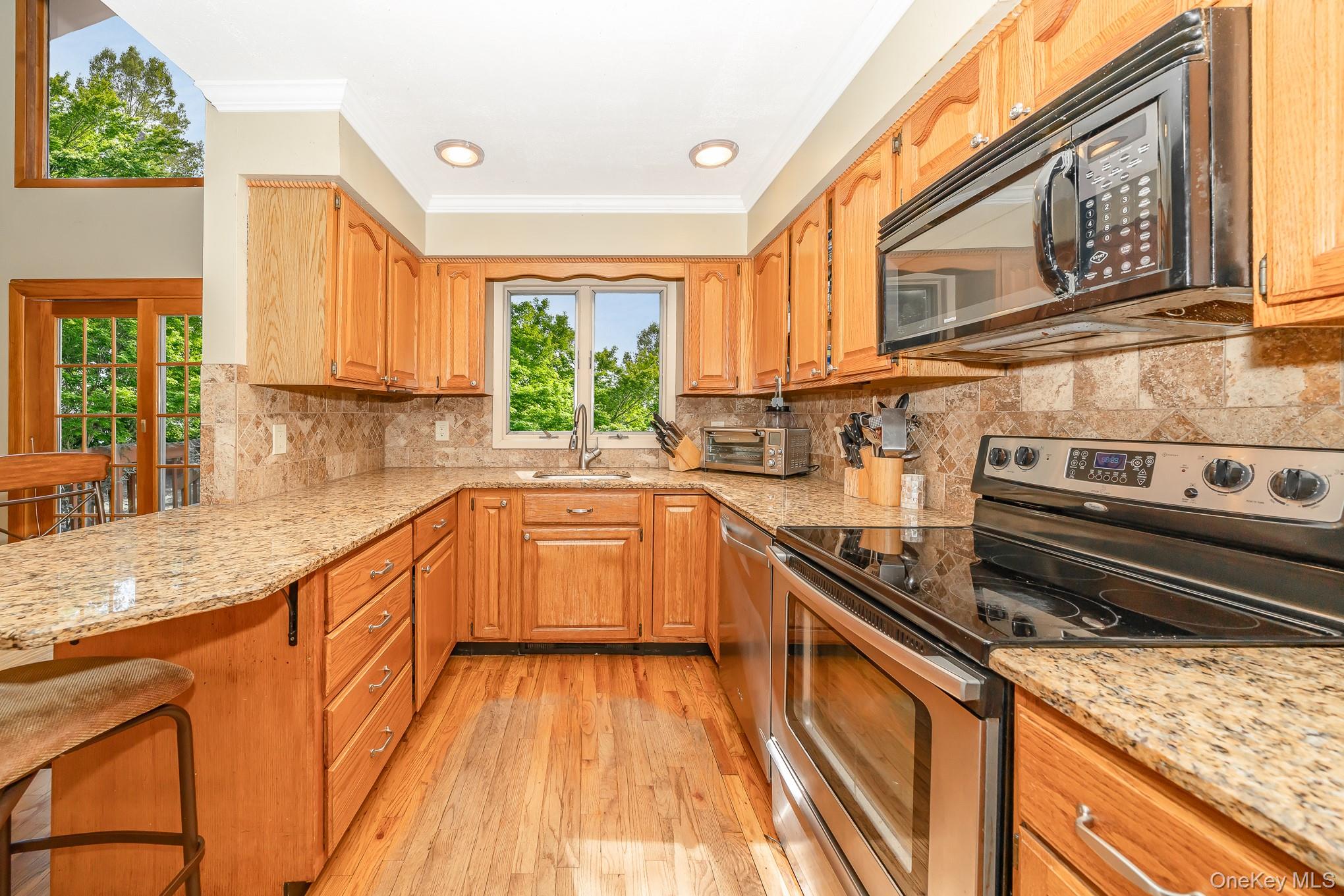 8 Sunset Lane E, Miller Place, NY 11764