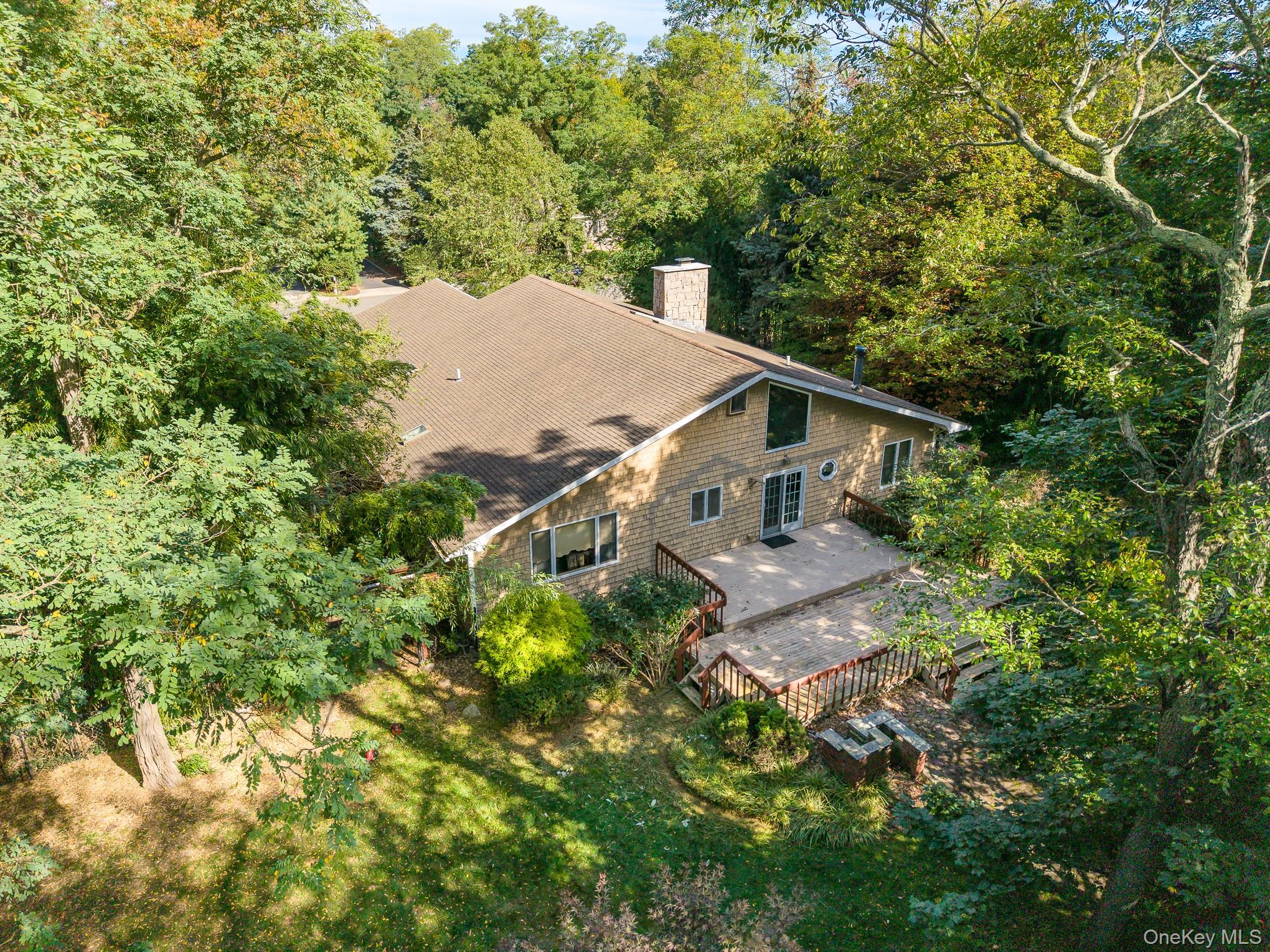 8 Sunset Lane E, Miller Place, NY 11764