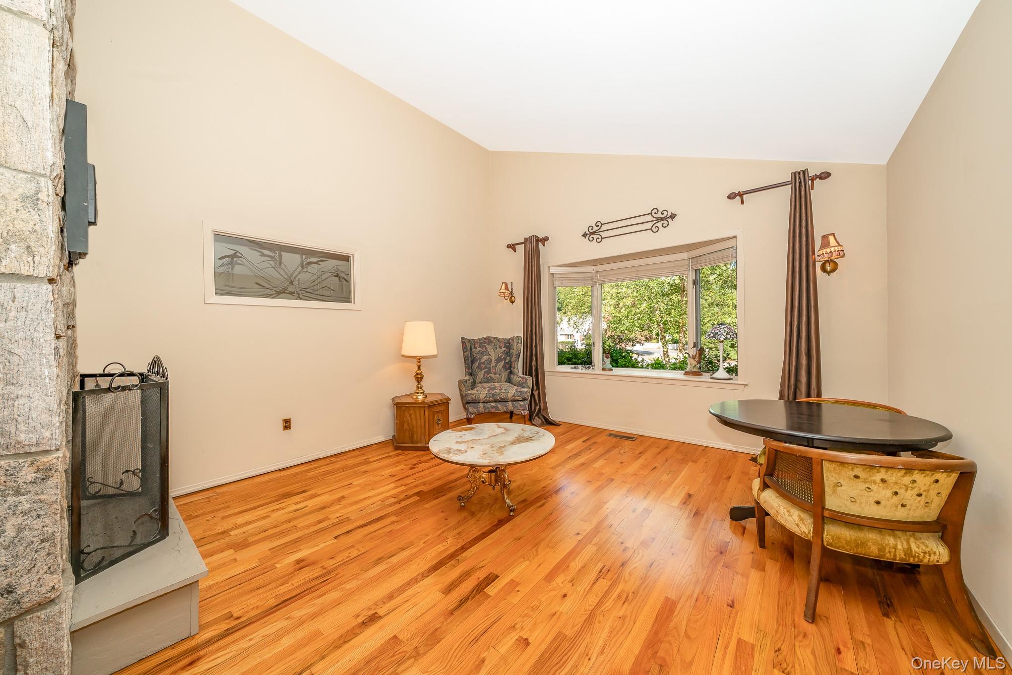 8 Sunset Lane E, Miller Place, NY 11764