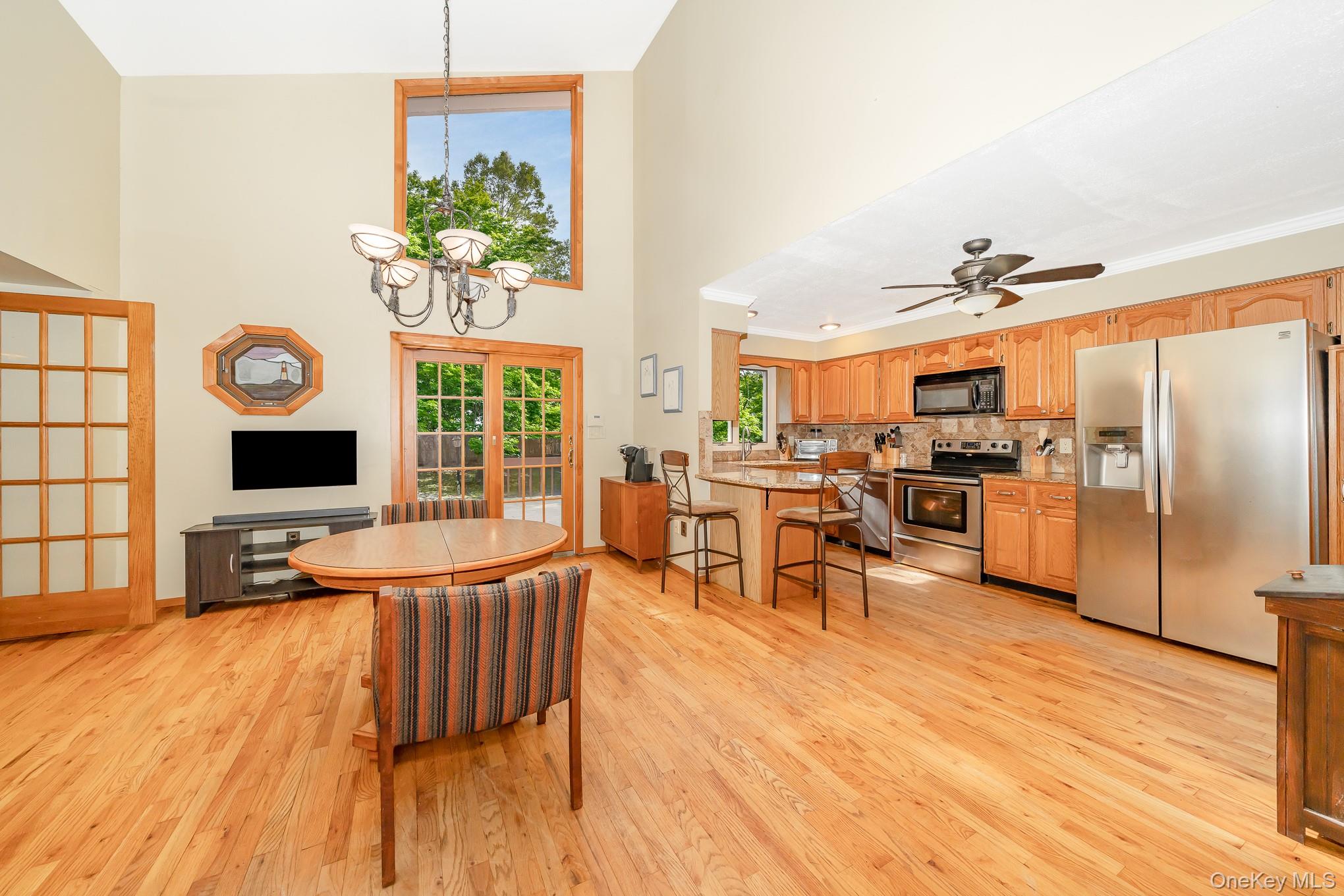 8 Sunset Lane E, Miller Place, NY 11764