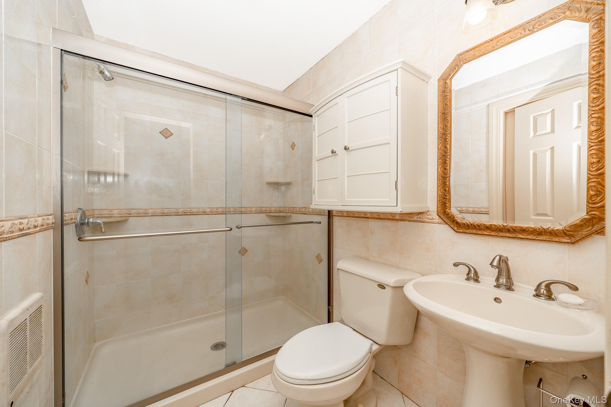 8 Sunset Lane E, Miller Place, NY 11764