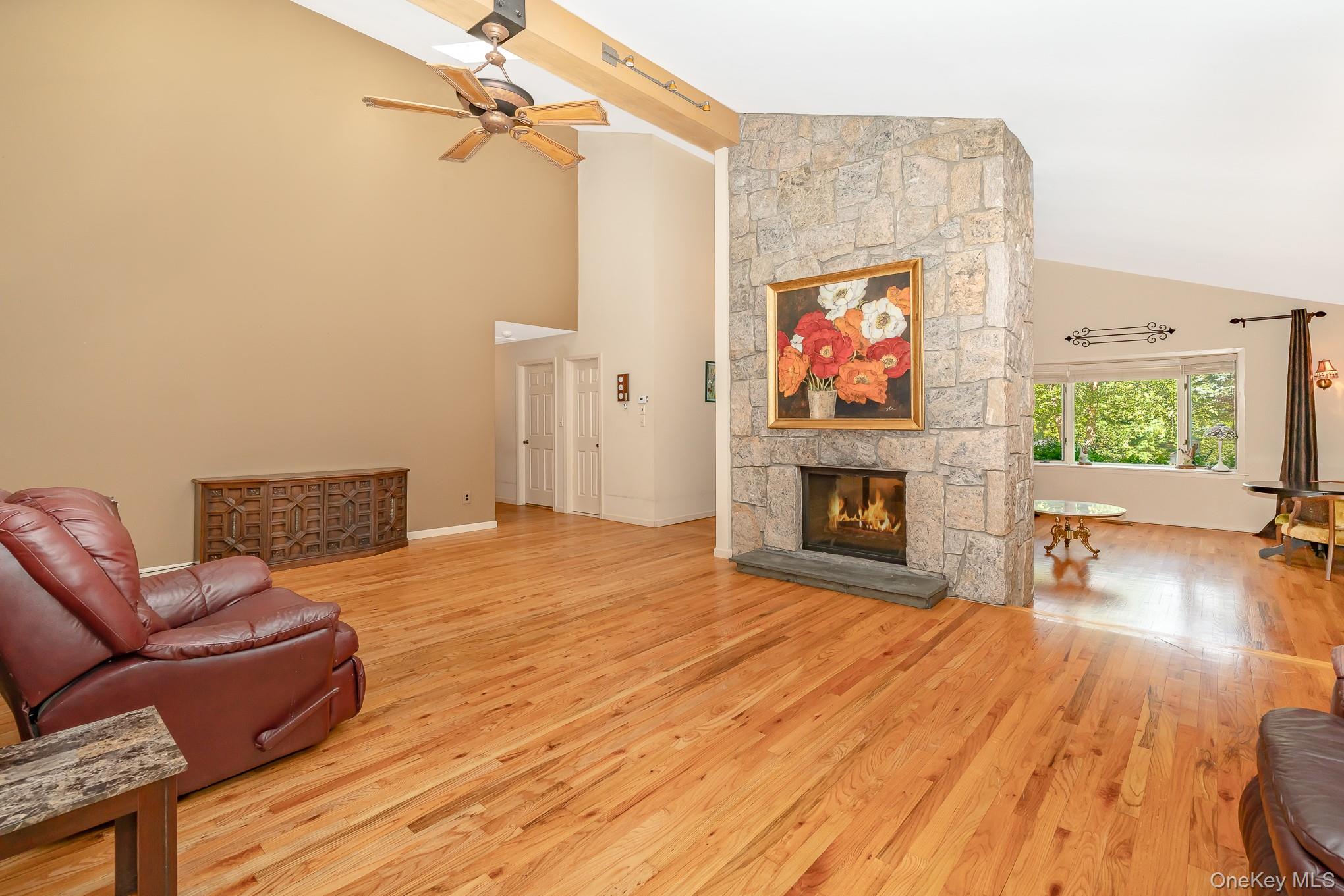 8 Sunset Lane E, Miller Place, NY 11764