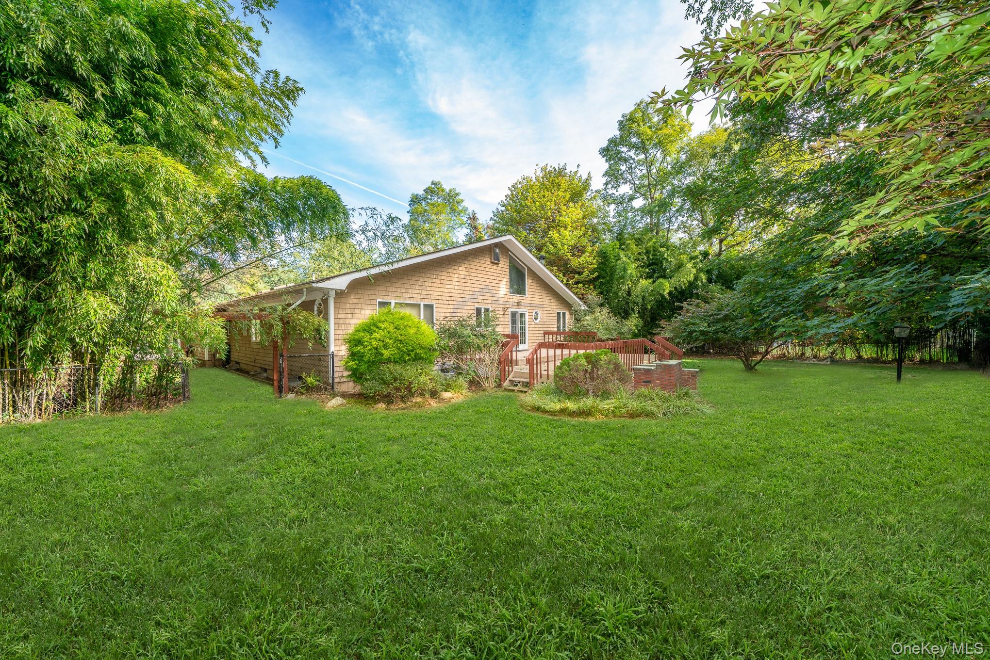 8 Sunset Lane E, Miller Place, NY 11764