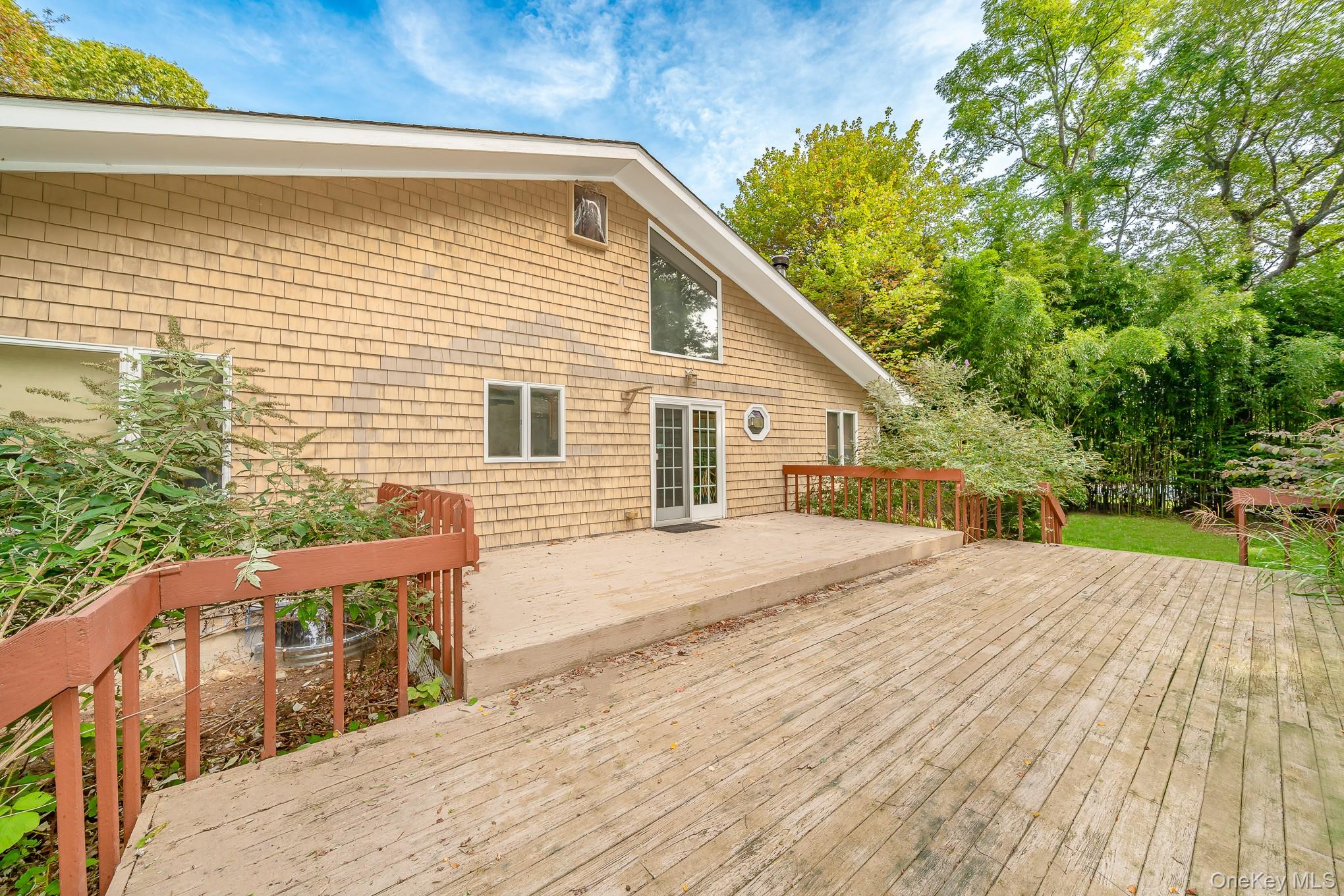 8 Sunset Lane E, Miller Place, NY 11764