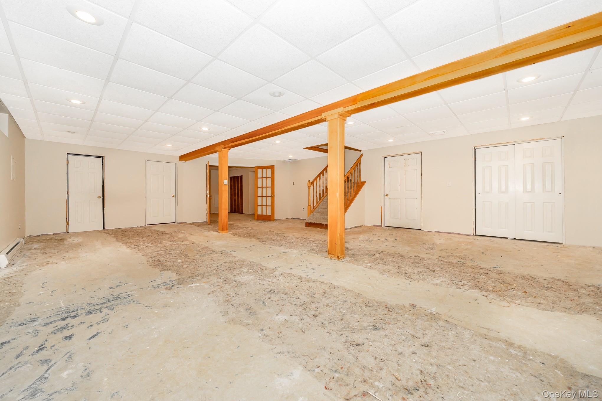 8 Sunset Lane E, Miller Place, NY 11764