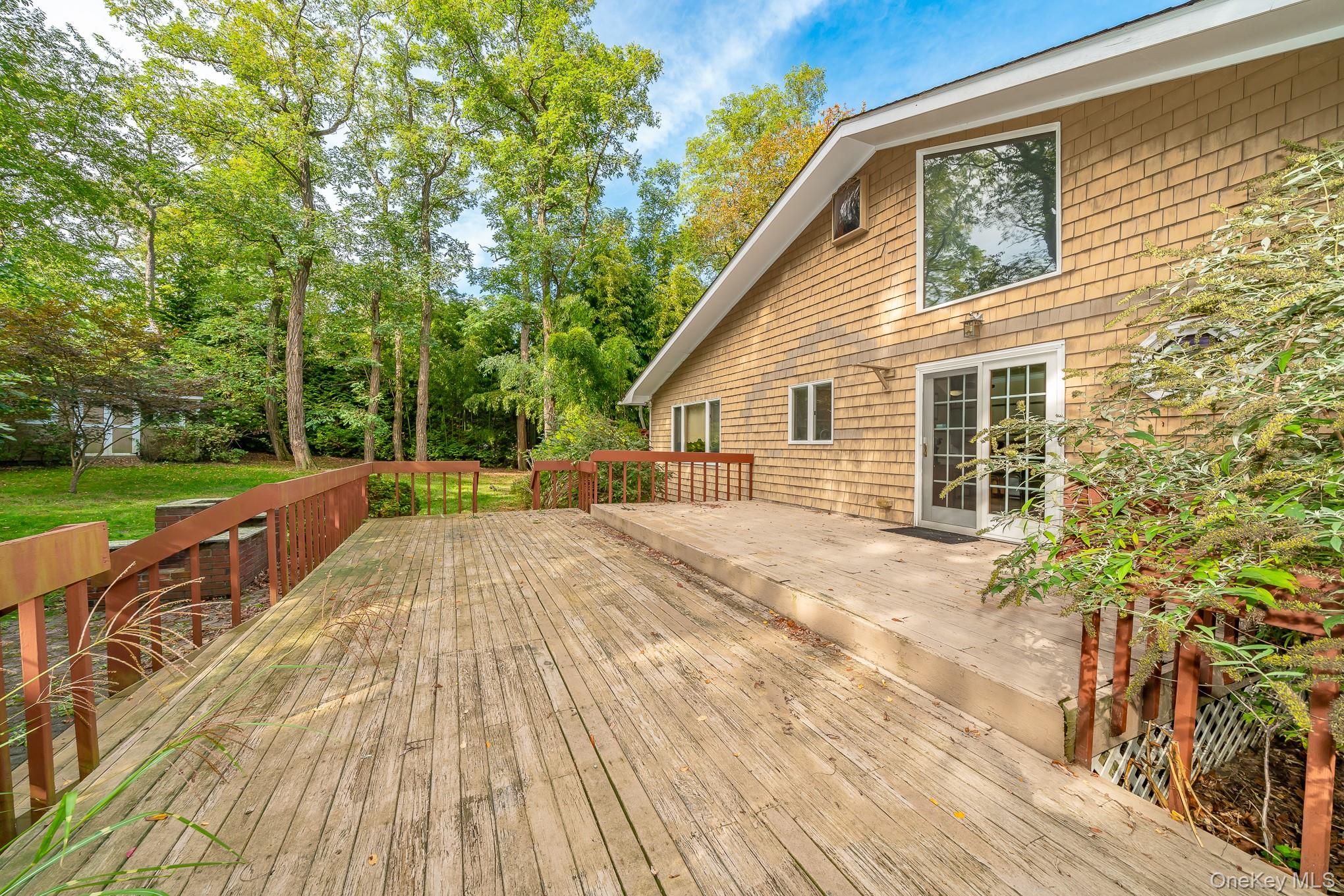 8 Sunset Lane E, Miller Place, NY 11764