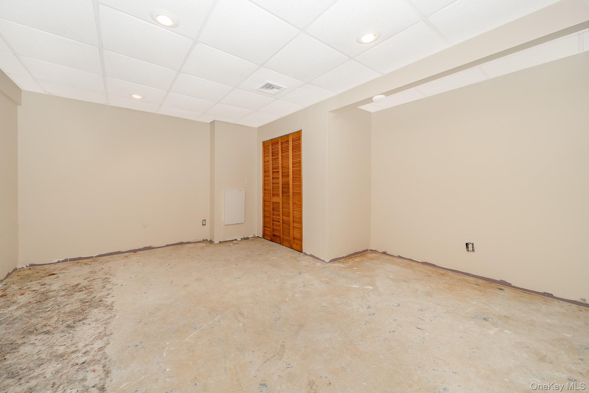 8 Sunset Lane E, Miller Place, NY 11764