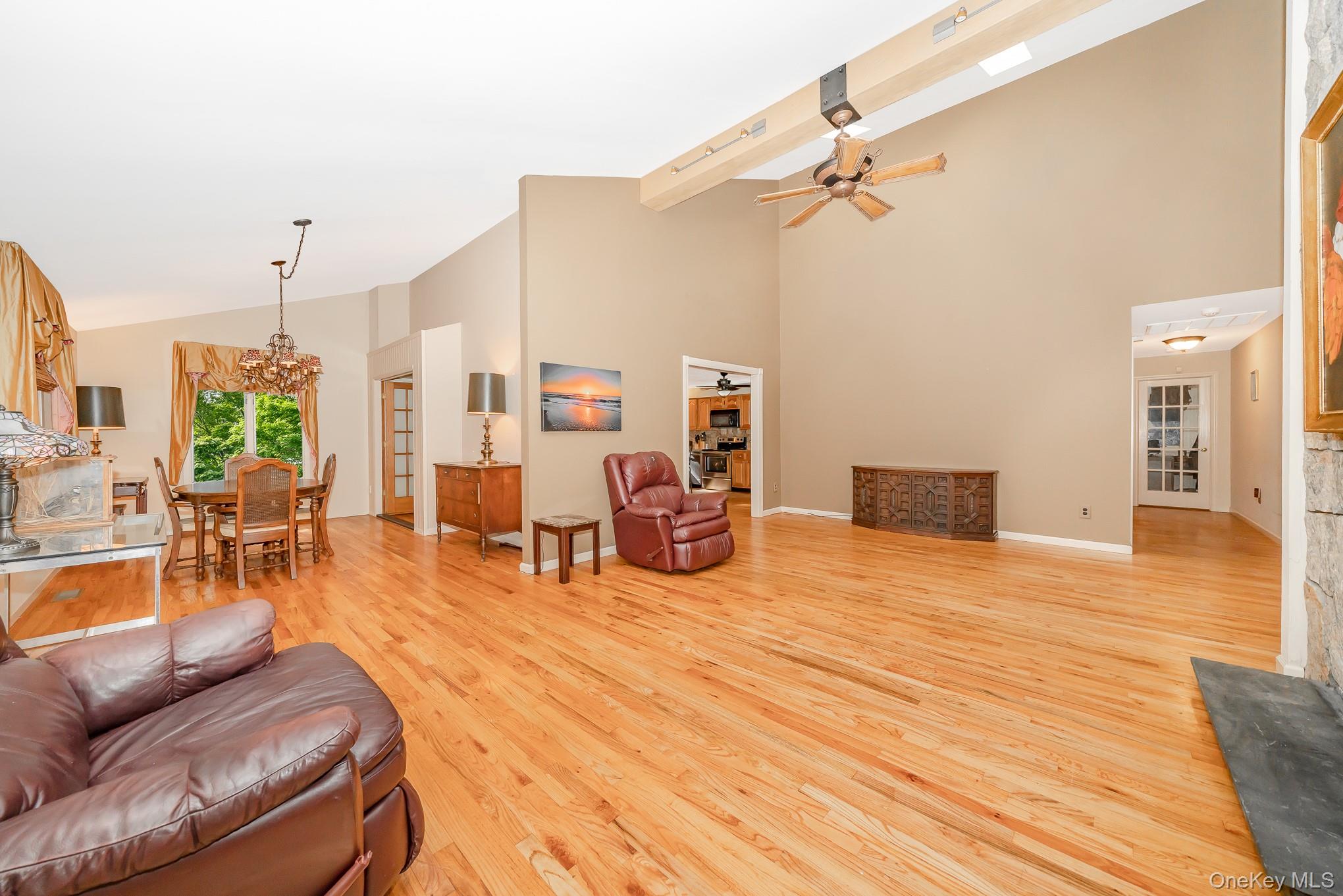 8 Sunset Lane E, Miller Place, NY 11764