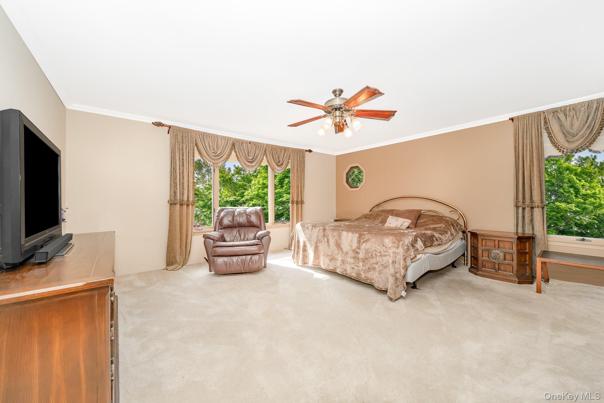 8 Sunset Lane E, Miller Place, NY 11764