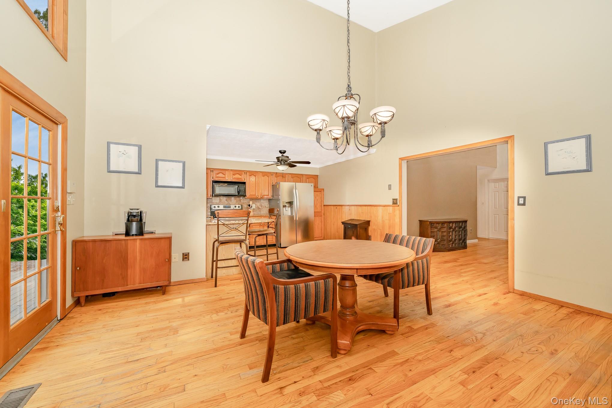 8 Sunset Lane E, Miller Place, NY 11764