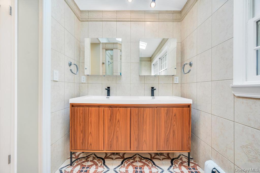 4 Cosgrove Drive, Glen Cove, NY 11542