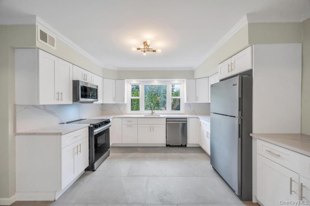 4 Cosgrove Drive, Glen Cove, NY 11542