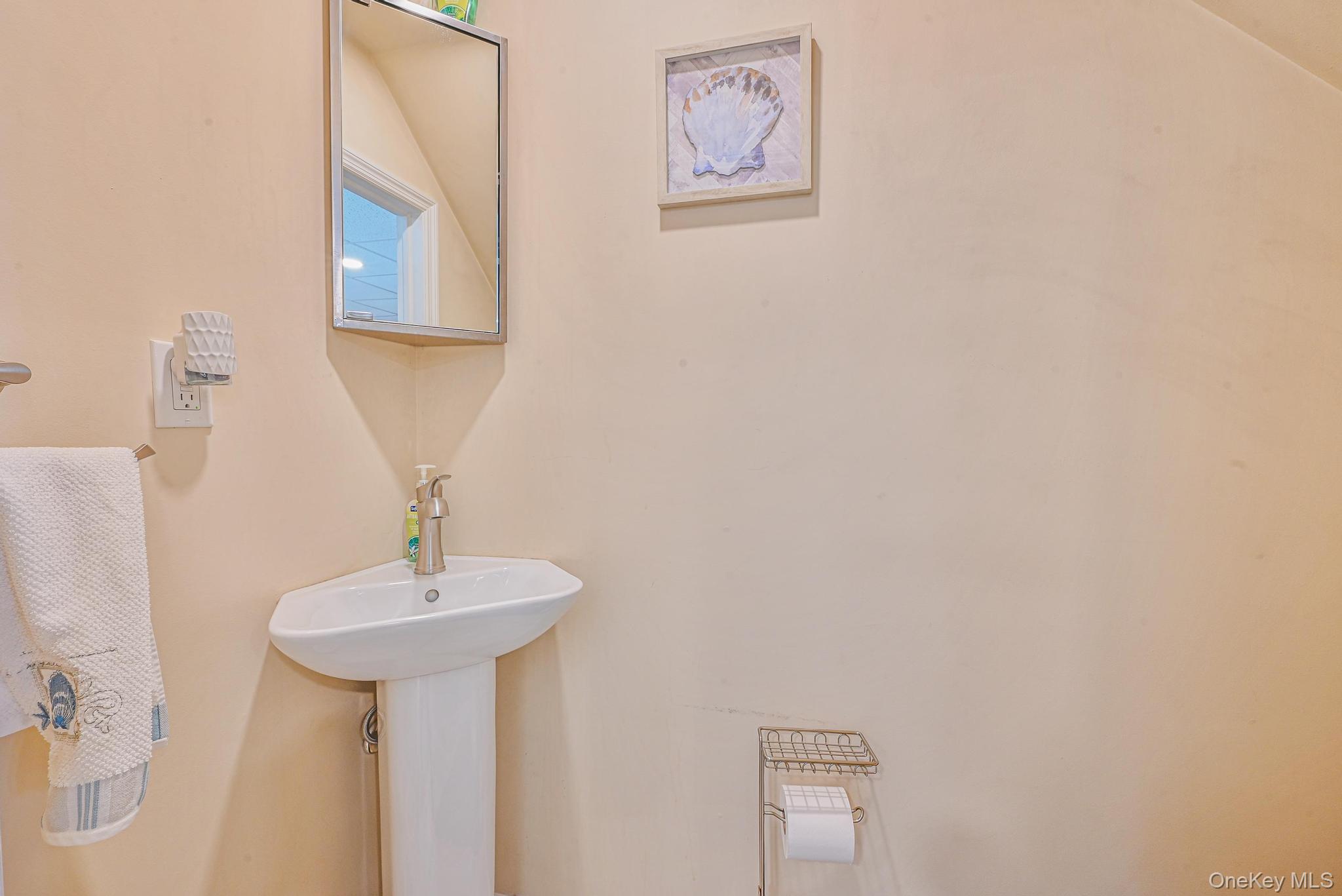 20 W 18th Road, Broad Channel, NY 11693