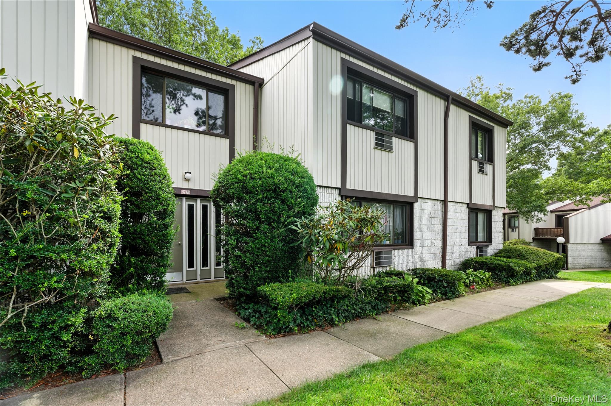 57 Richmond Boulevard # 2B, Ronkonkoma, NY 11779