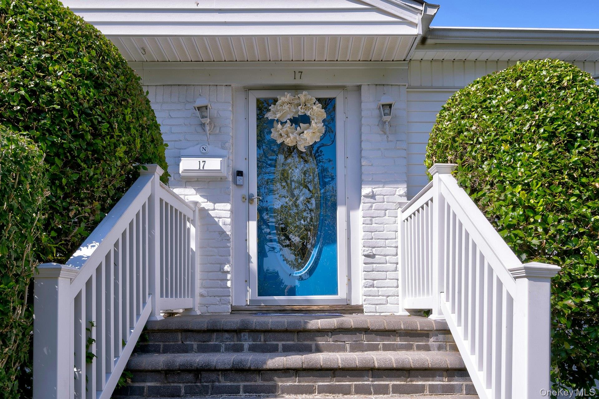 17 Hill Road, Farmingdale, NY 11735