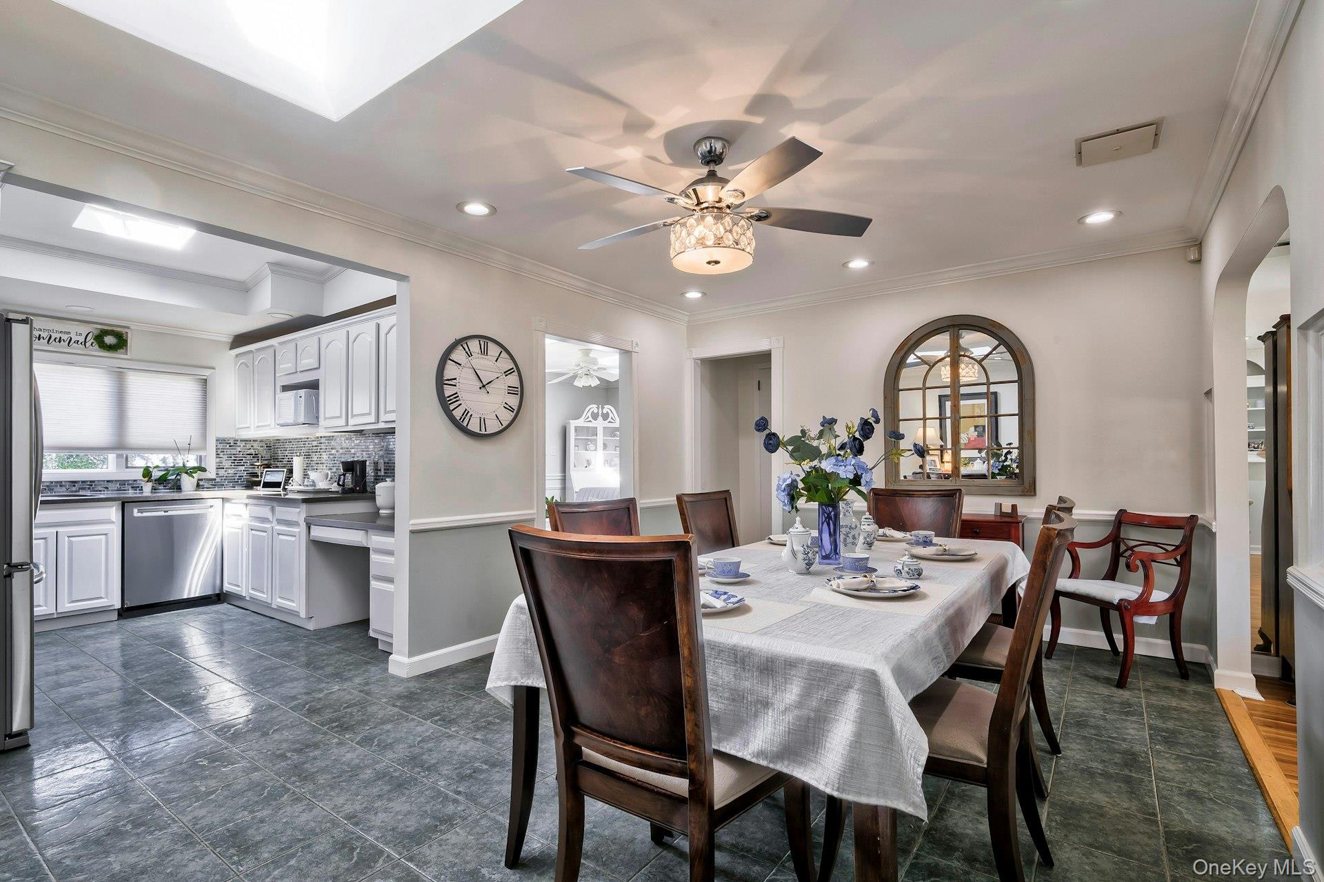 17 Hill Road, Farmingdale, NY 11735