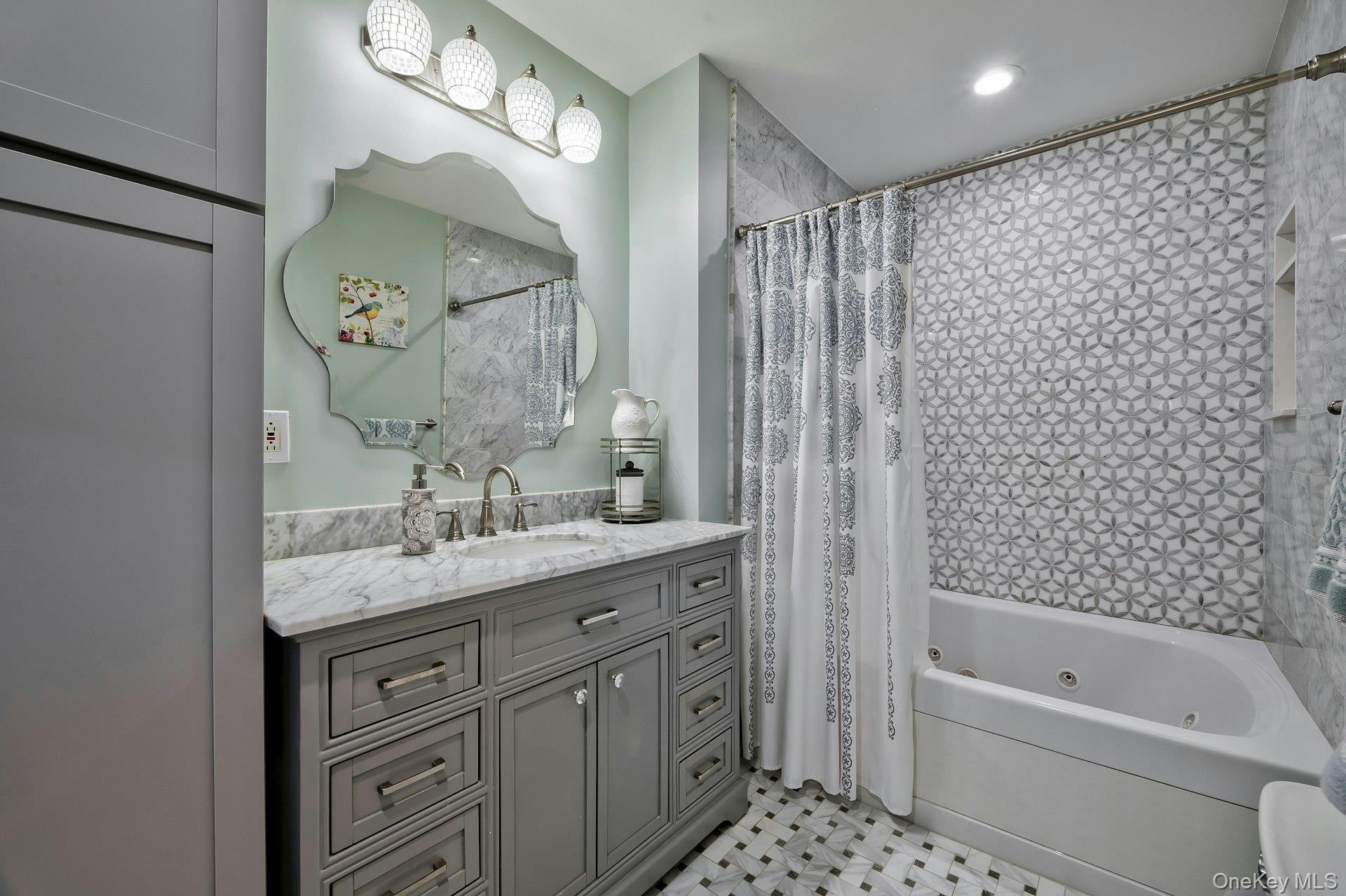 17 Hill Road, Farmingdale, NY 11735