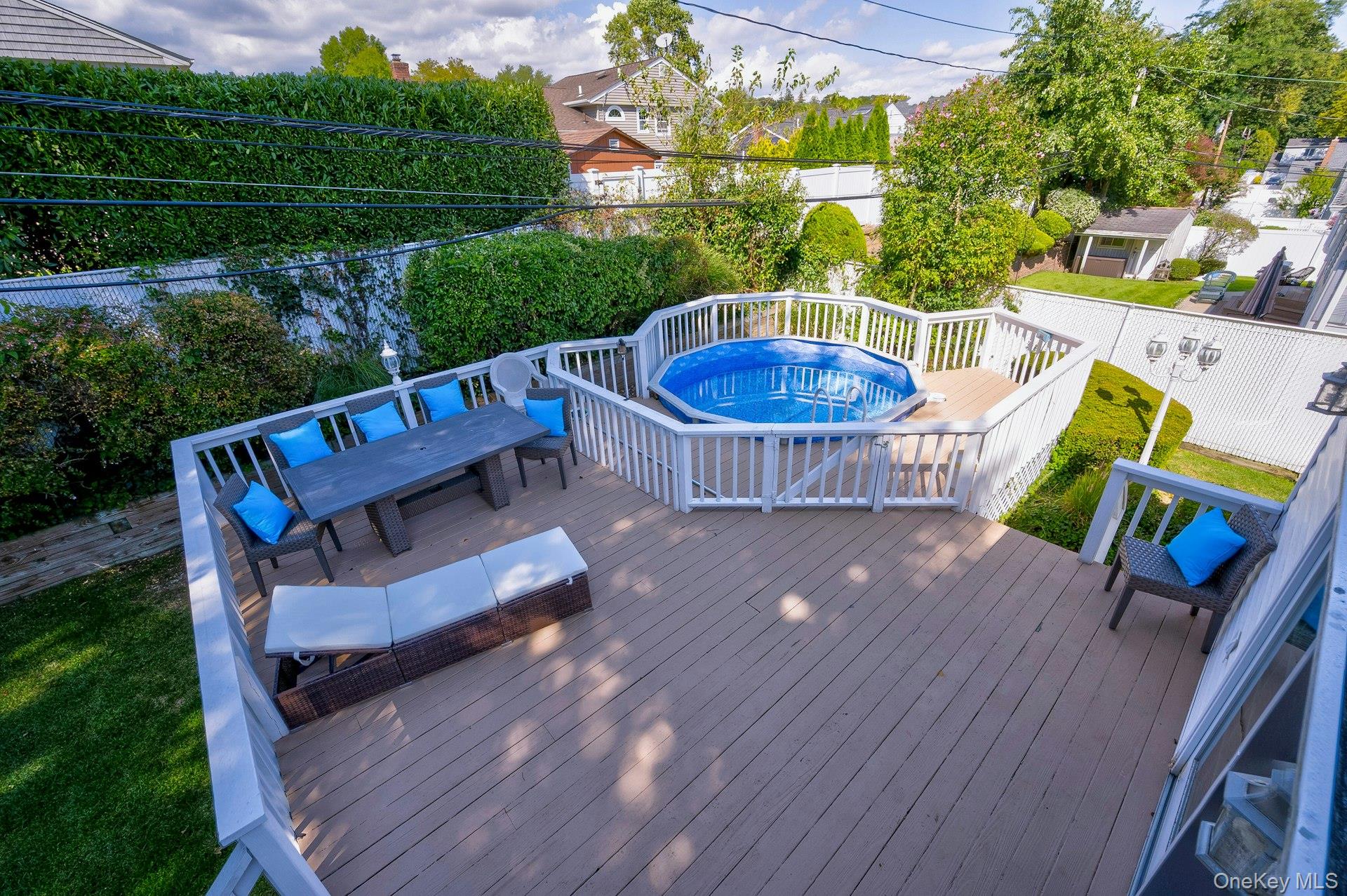 17 Hill Road, Farmingdale, NY 11735