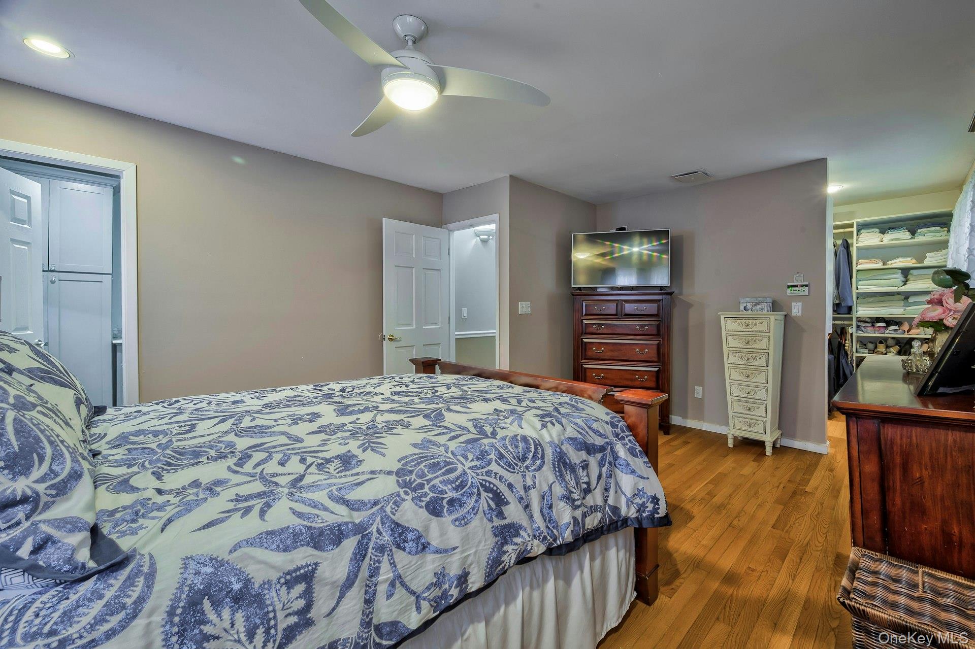 17 Hill Road, Farmingdale, NY 11735