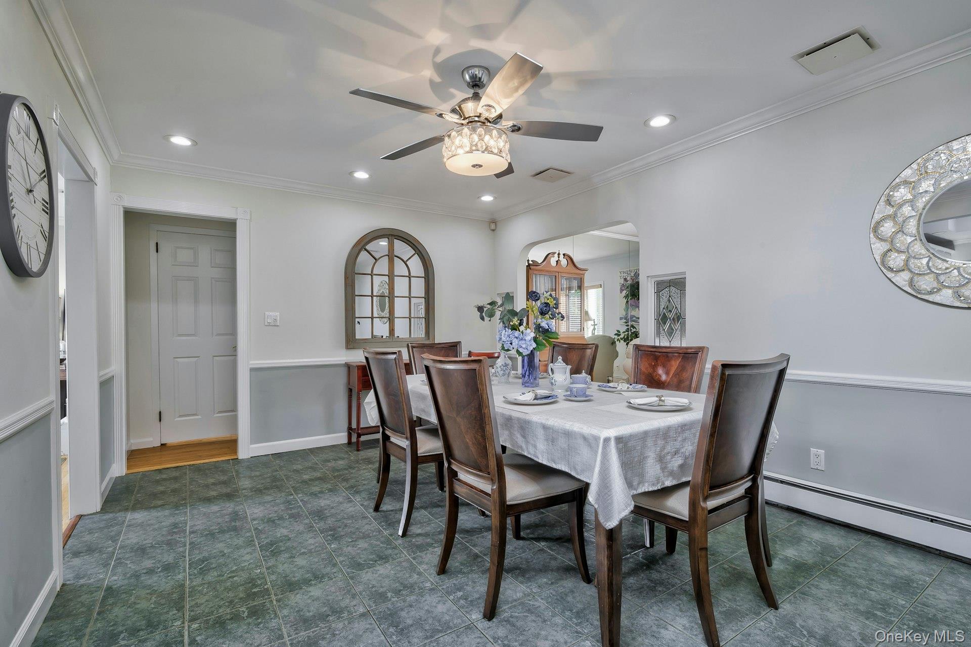 17 Hill Road, Farmingdale, NY 11735