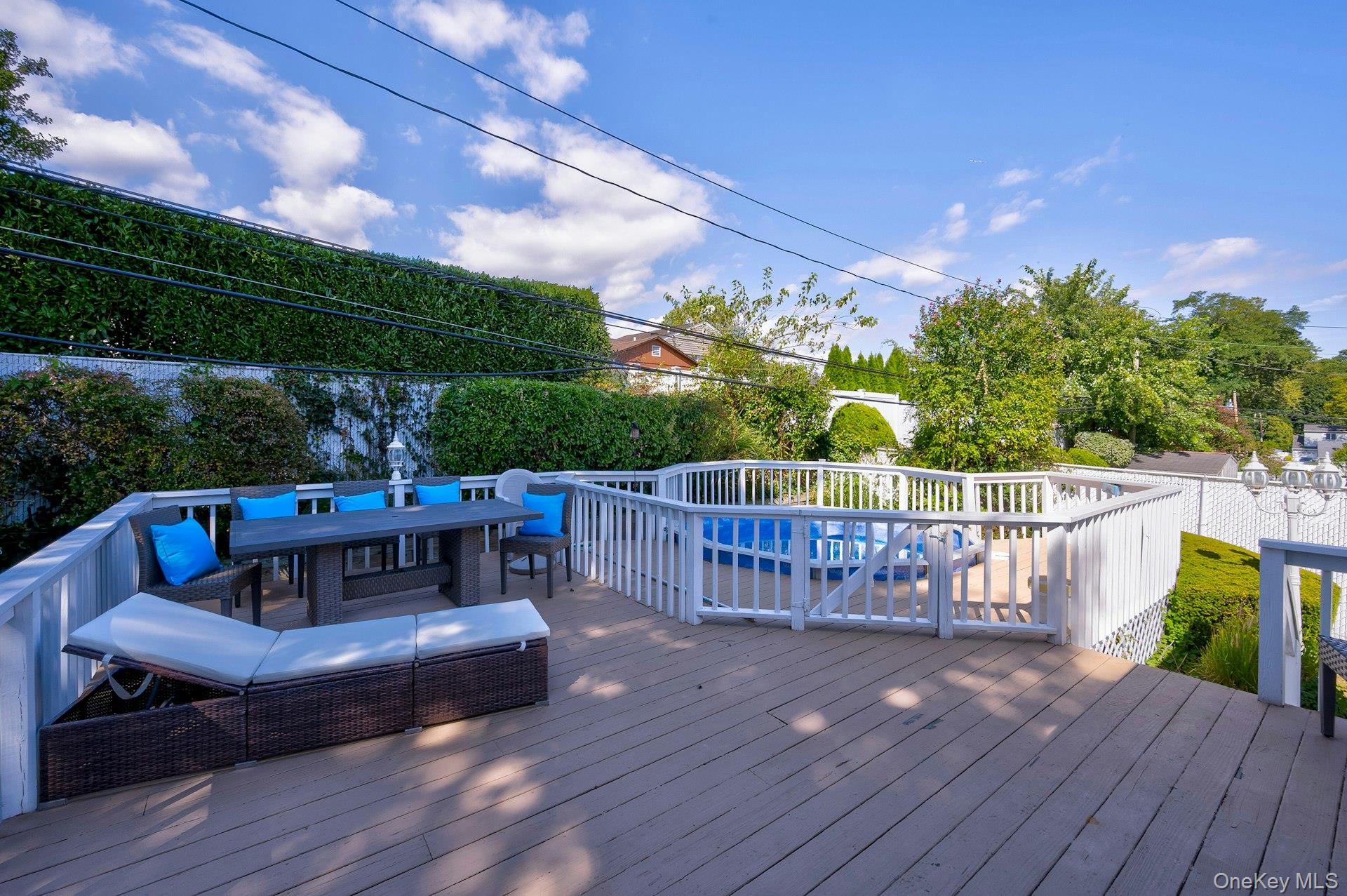 17 Hill Road, Farmingdale, NY 11735