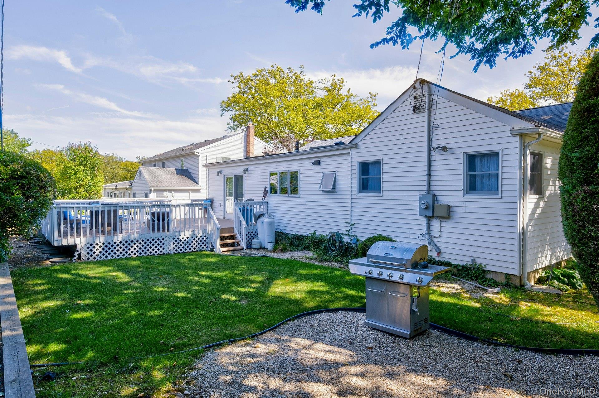 17 Hill Road, Farmingdale, NY 11735