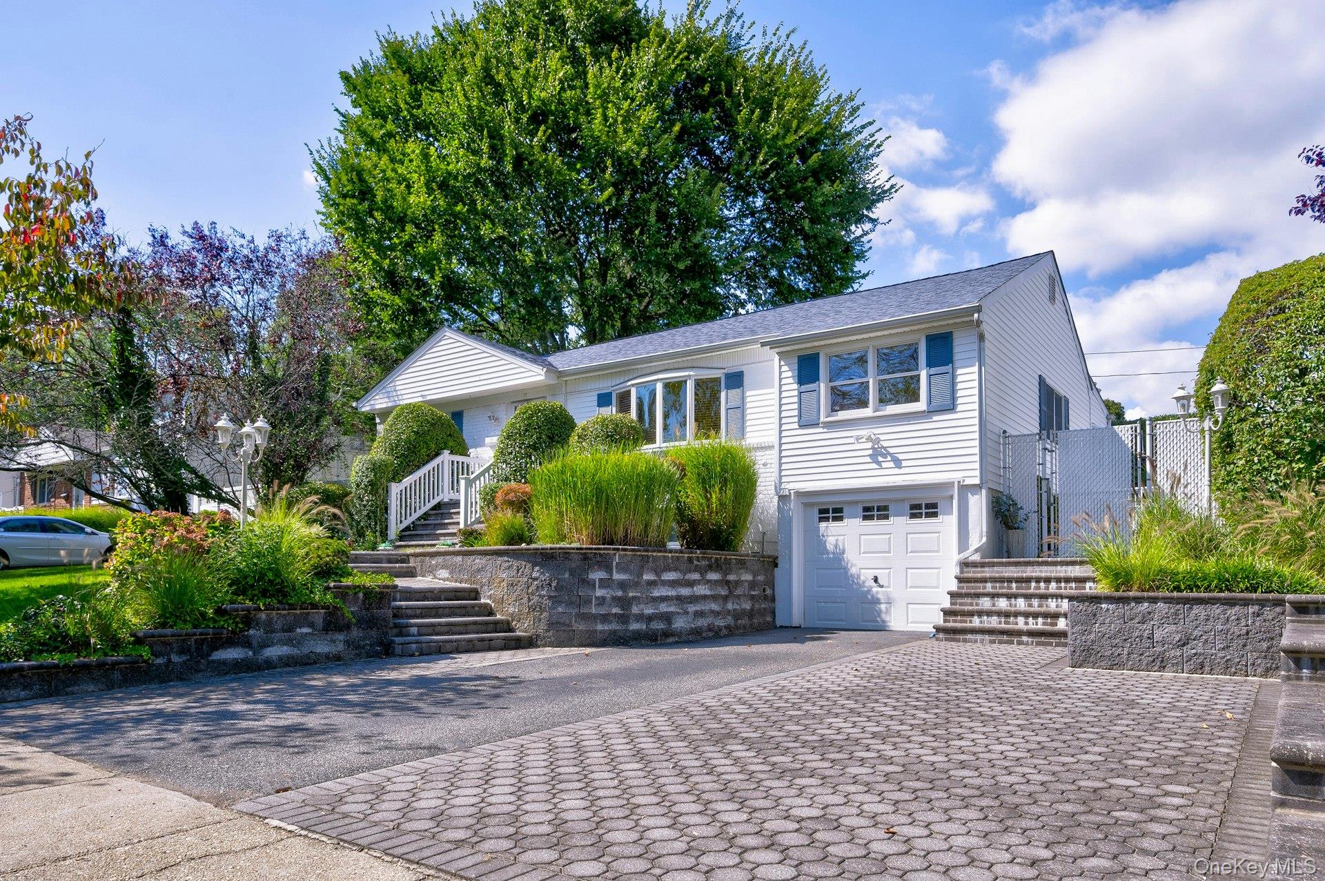 17 Hill Road, Farmingdale, NY 11735