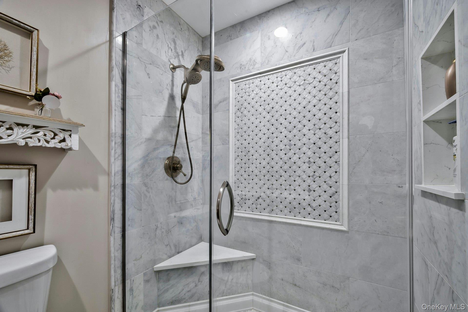 17 Hill Road, Farmingdale, NY 11735