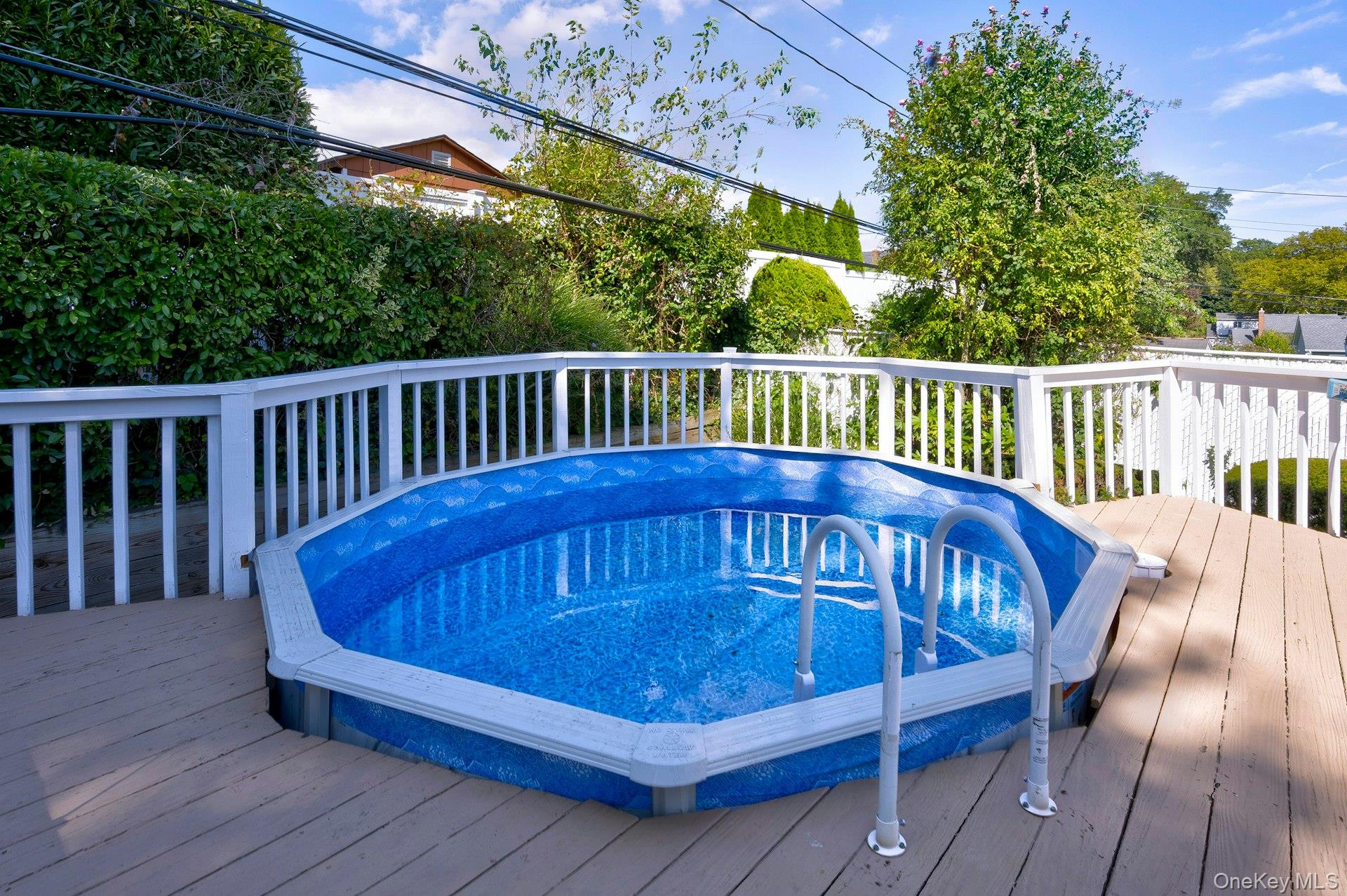 17 Hill Road, Farmingdale, NY 11735