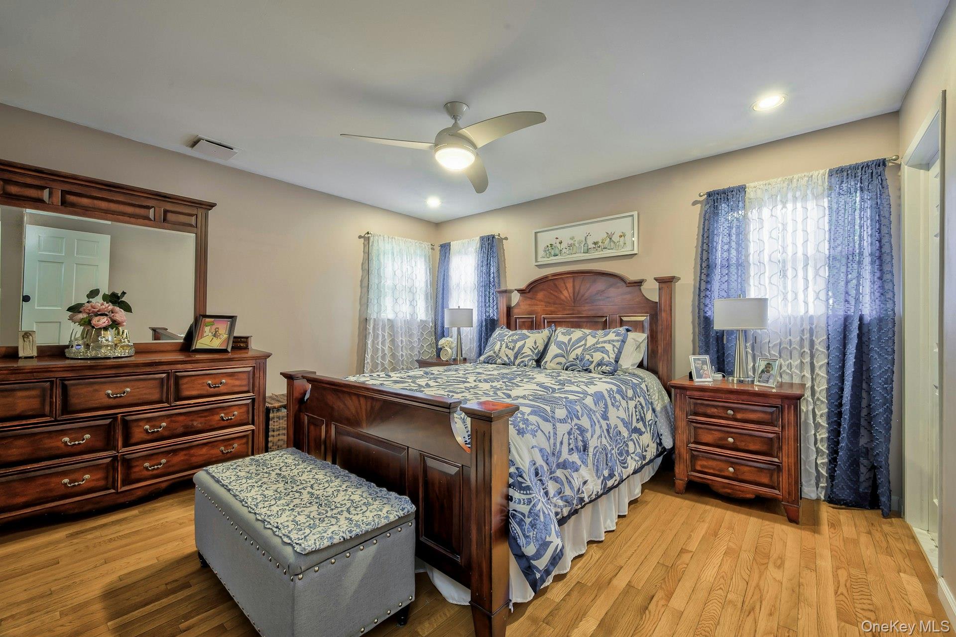 17 Hill Road, Farmingdale, NY 11735