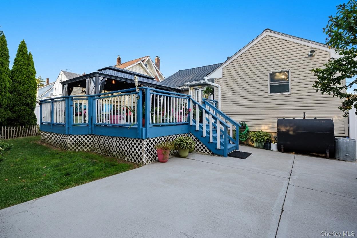 18 halsey Street, Freeport, NY 11520