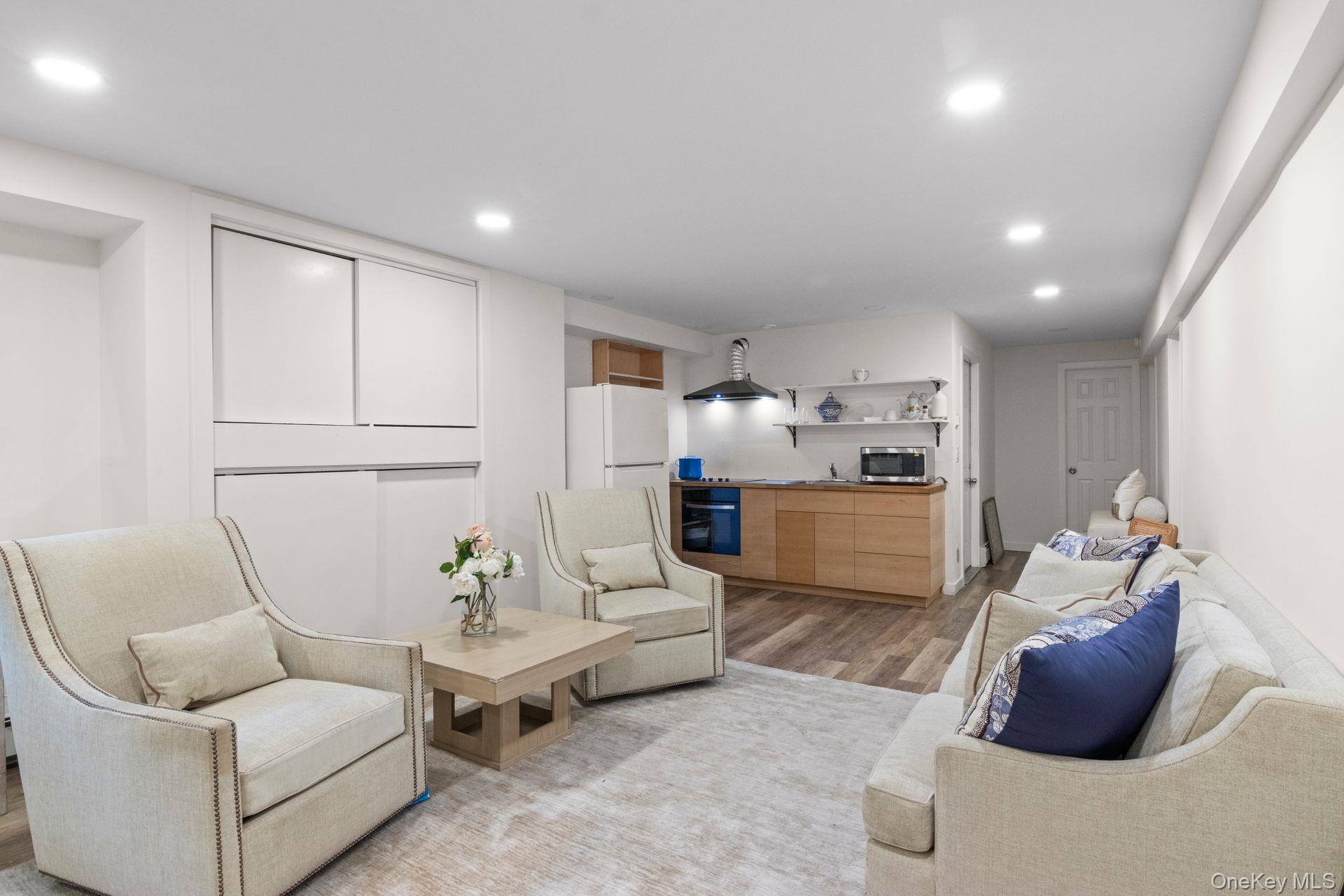 2421 Noyac Road, Sag Harbor, NY 11963