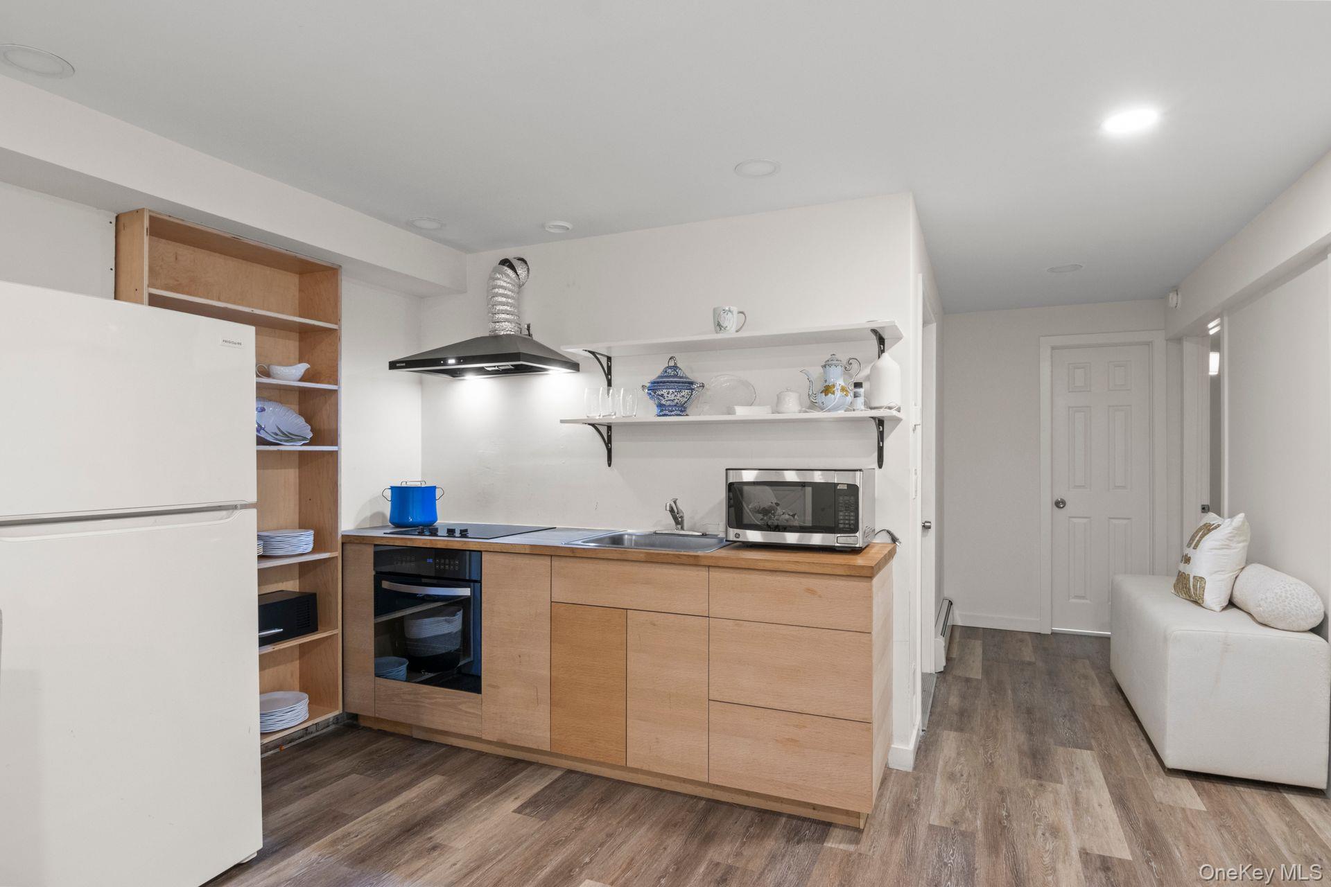 2421 Noyac Road, Sag Harbor, NY 11963