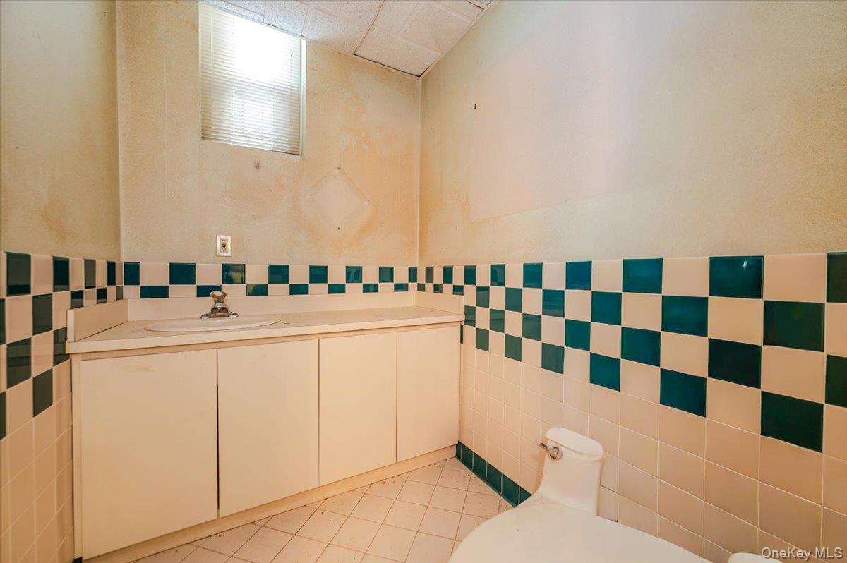 195 N Village Avenue # Suite 1, Rockville Centre, NY 11570