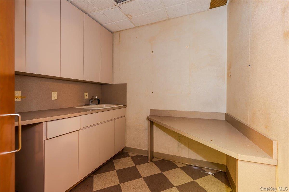 195 N Village Avenue # Suite 1, Rockville Centre, NY 11570