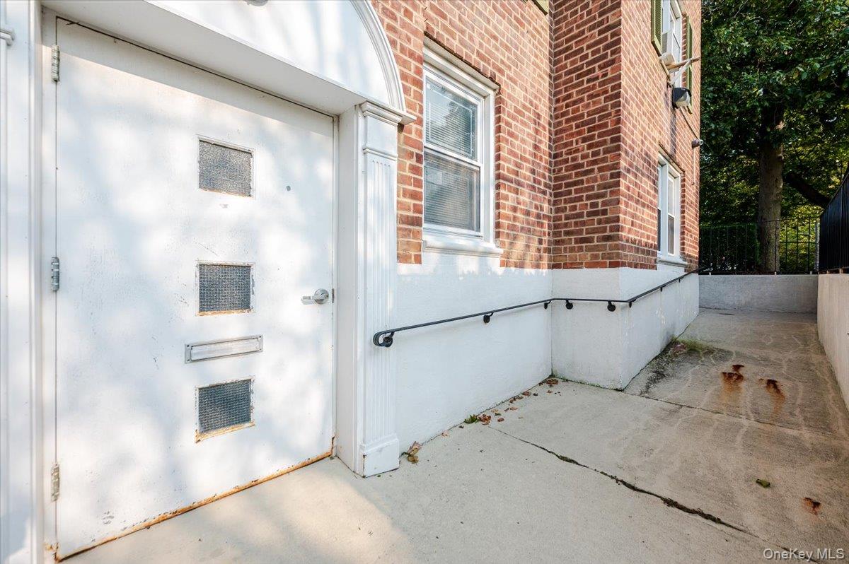 195 N Village Avenue # Suite 1, Rockville Centre, NY 11570