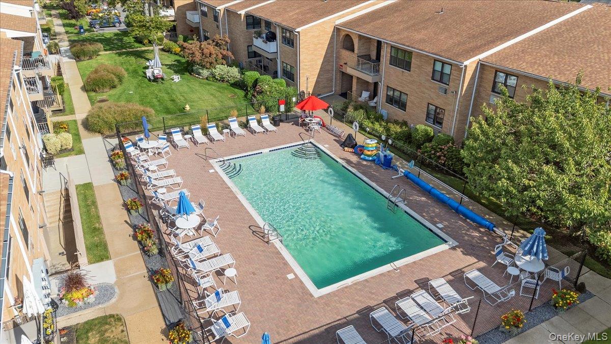 210 Westend Avenue # 8B, Freeport, NY 11520