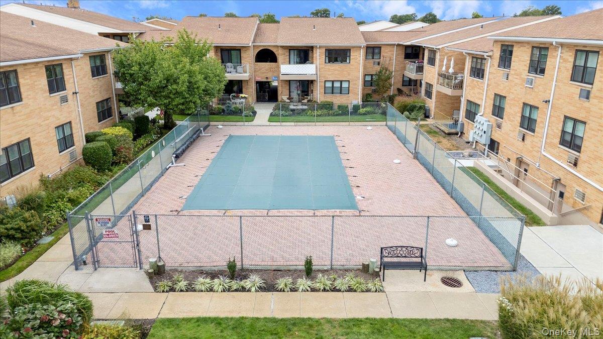 210 Westend Avenue # 8B, Freeport, NY 11520