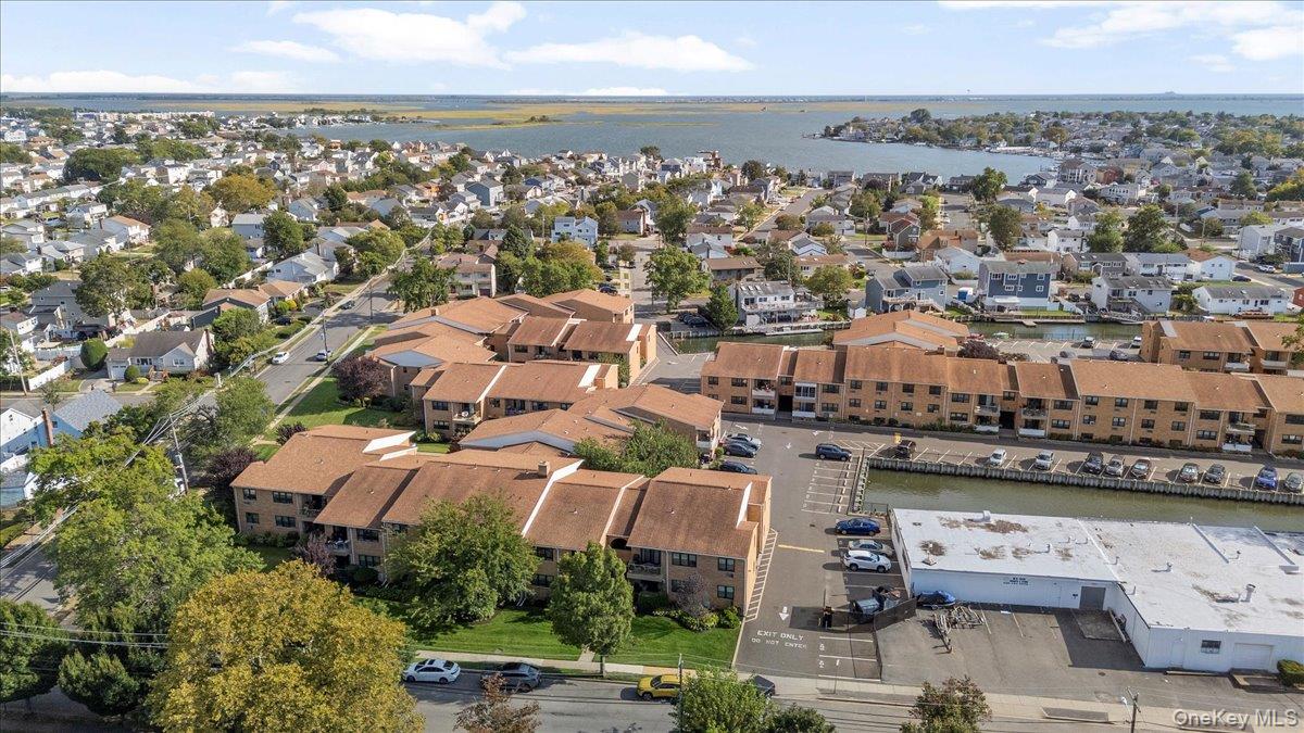 210 Westend Avenue # 8B, Freeport, NY 11520