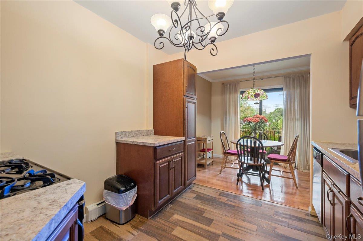 210 Westend Avenue # 8B, Freeport, NY 11520