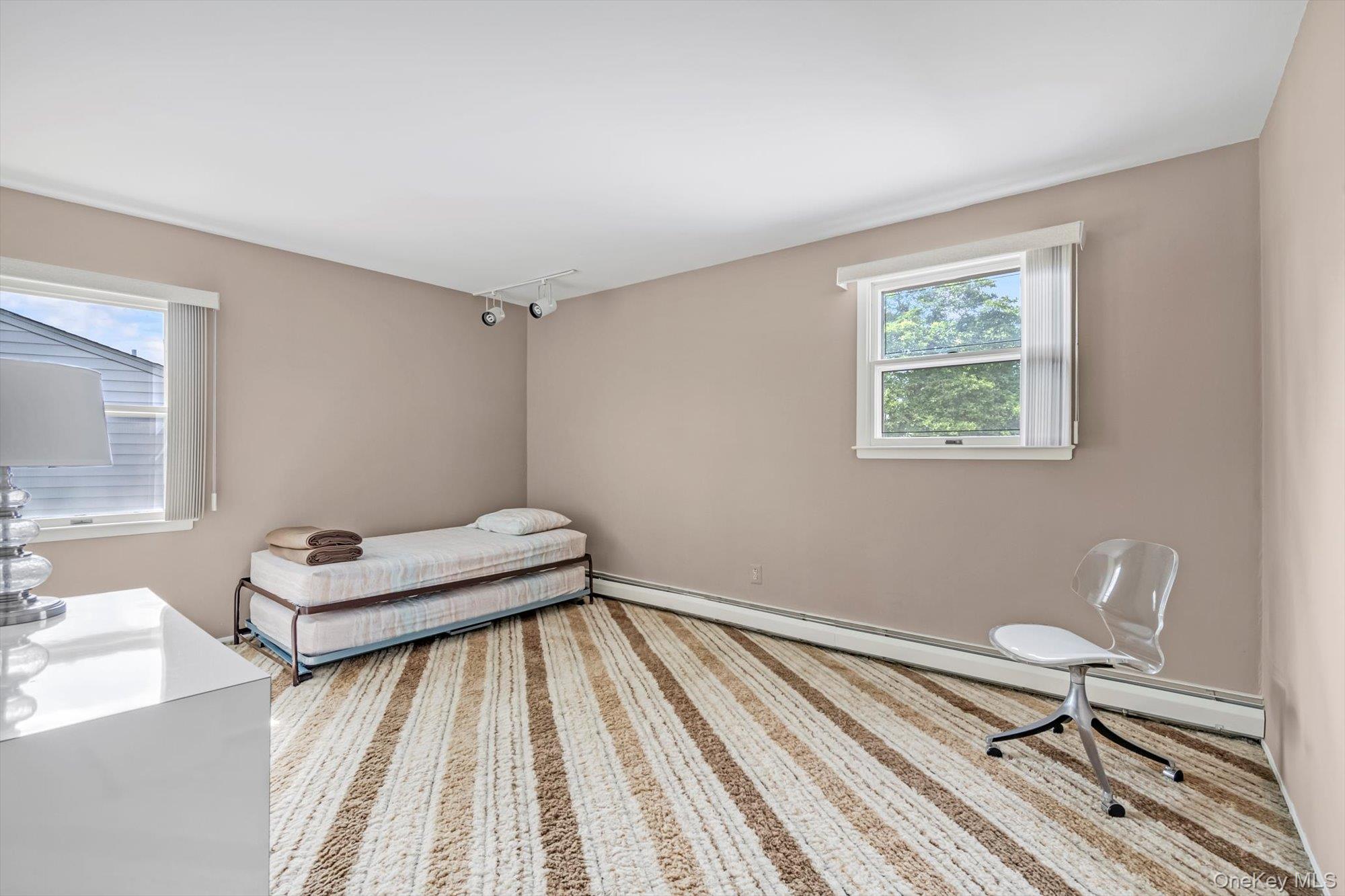 4 Carriage Road, Roslyn, NY 11576