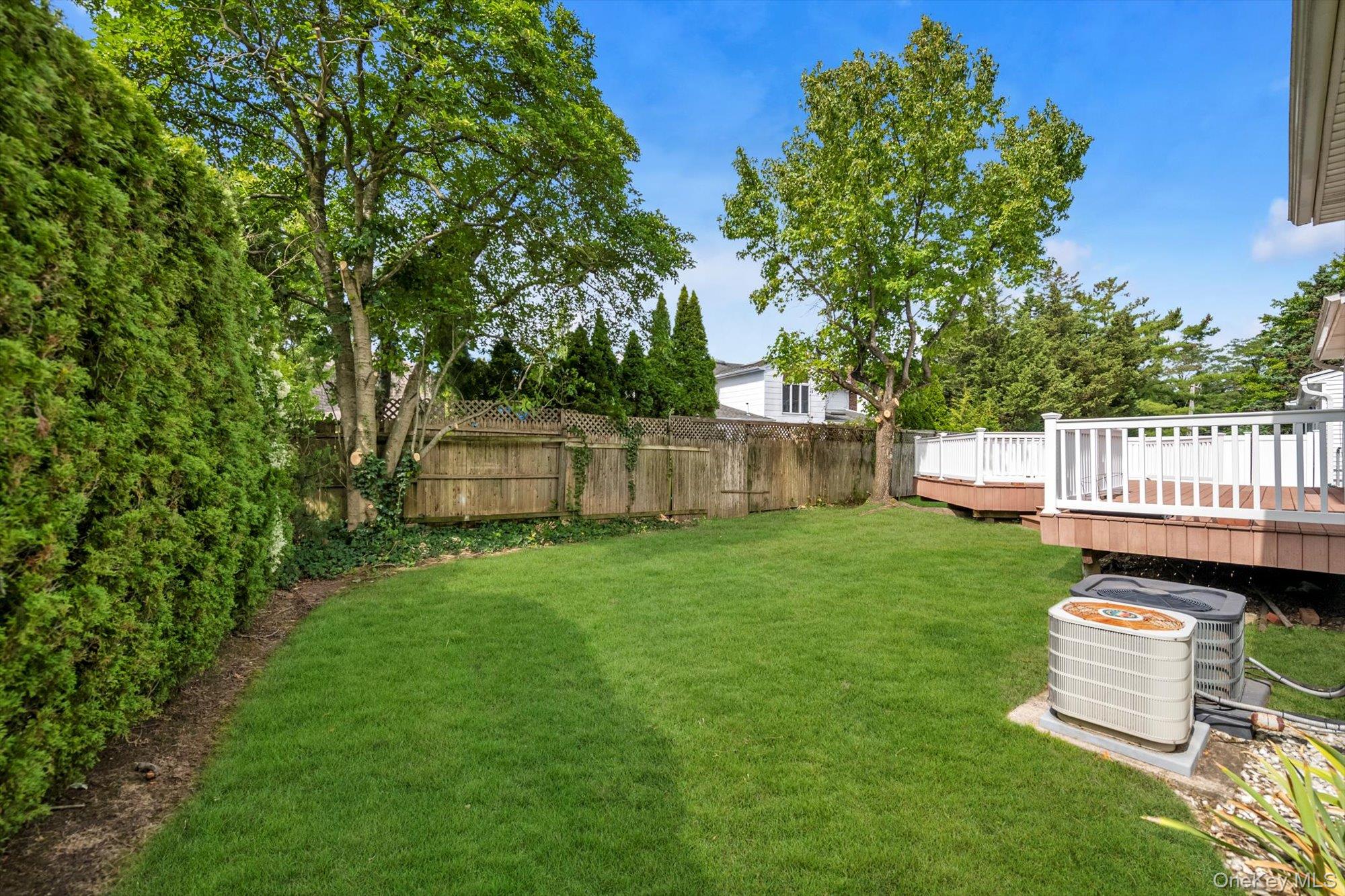 4 Carriage Road, Roslyn, NY 11576