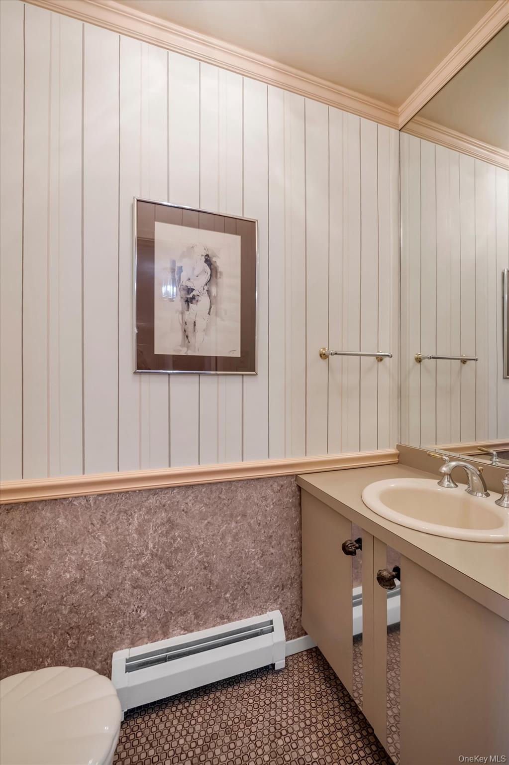 4 Carriage Road, Roslyn, NY 11576