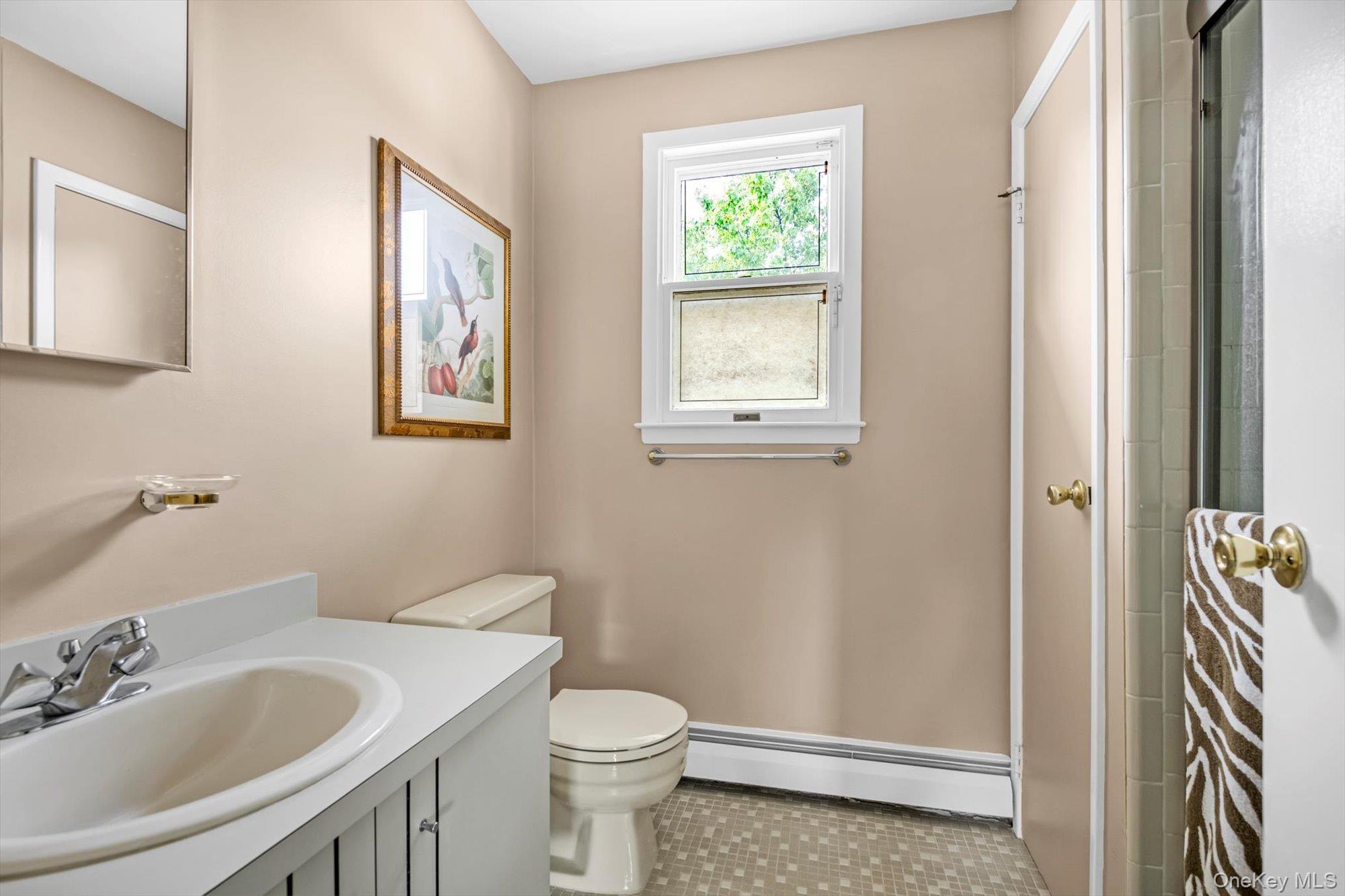 4 Carriage Road, Roslyn, NY 11576