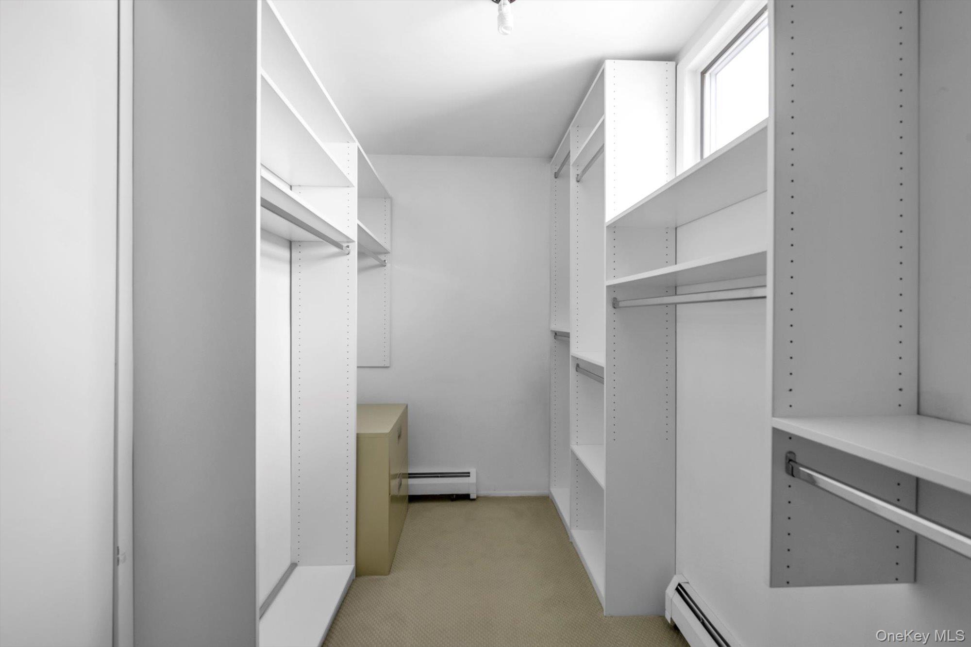 4 Carriage Road, Roslyn, NY 11576