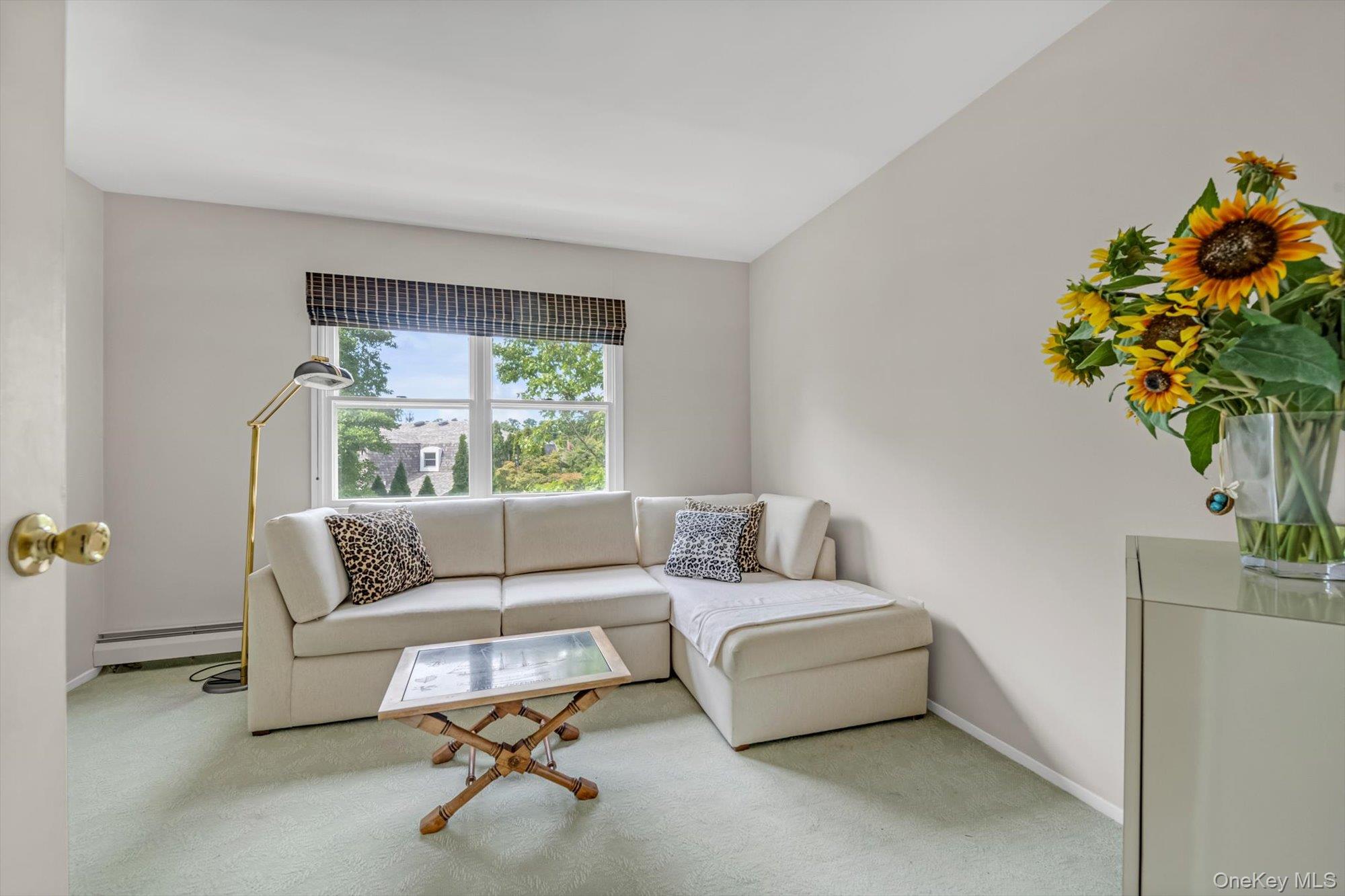 4 Carriage Road, Roslyn, NY 11576