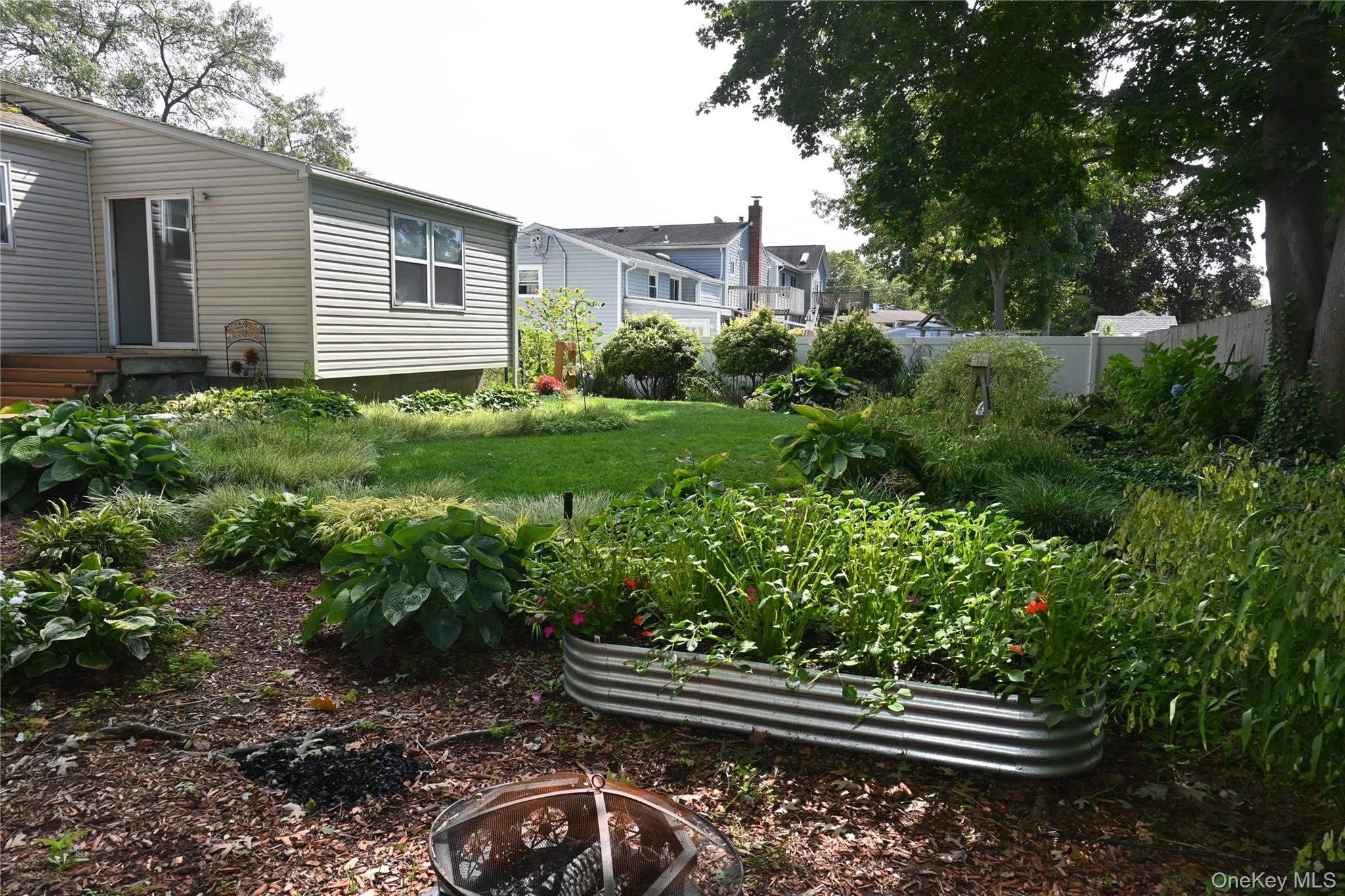 2816 Acorn Avenue, Medford, NY 11763