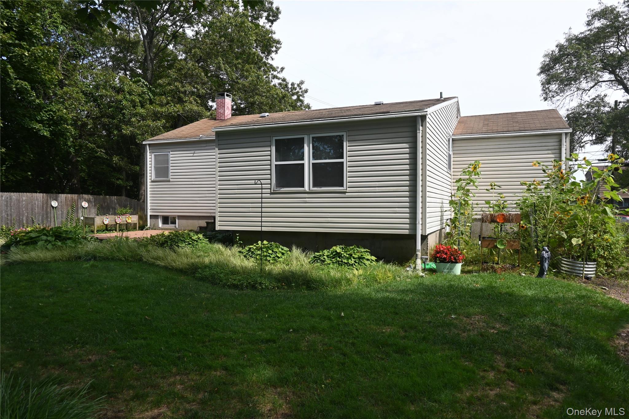 2816 Acorn Avenue, Medford, NY 11763